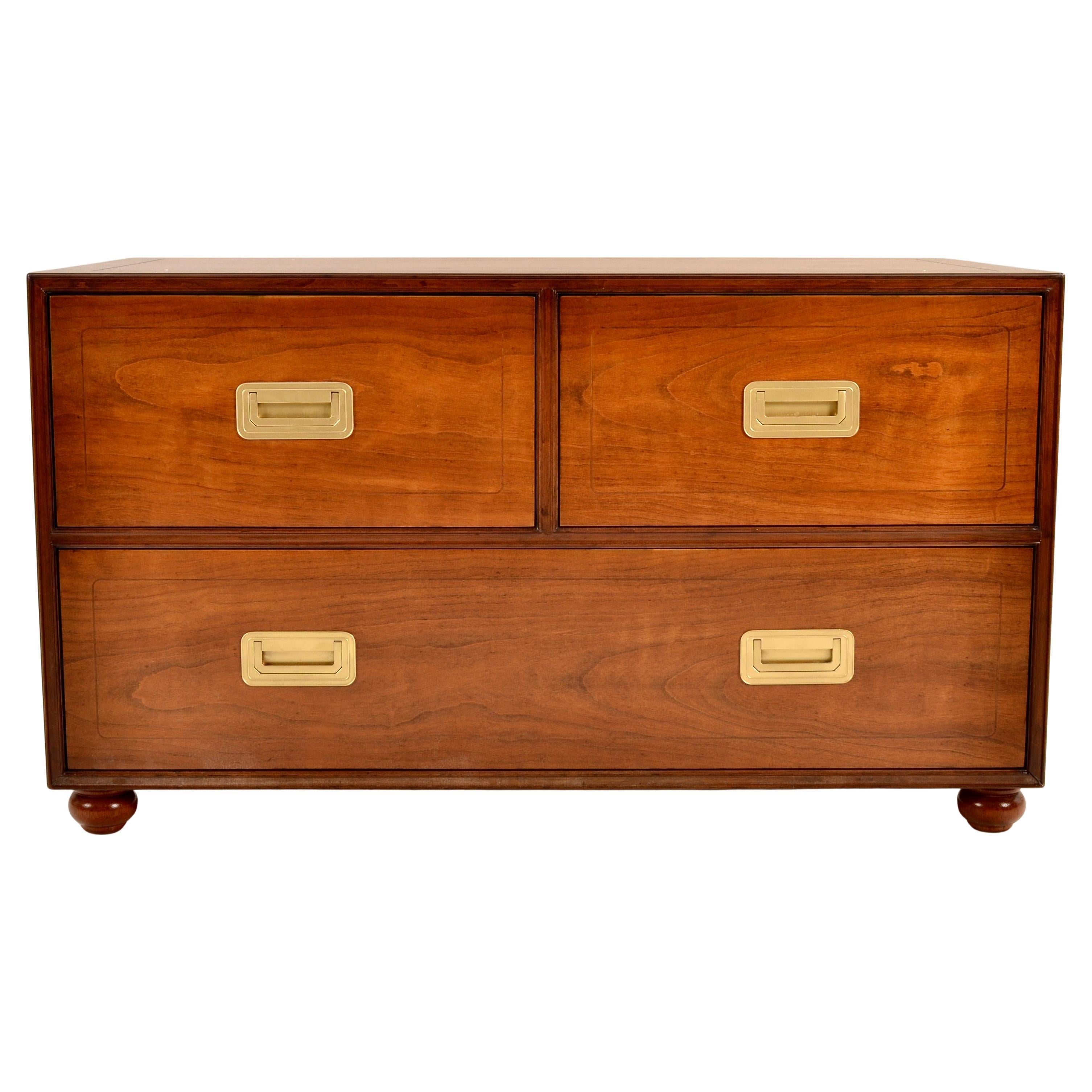 Cassapanca bassa in stile Campaigner di Baker Furniture in vendita