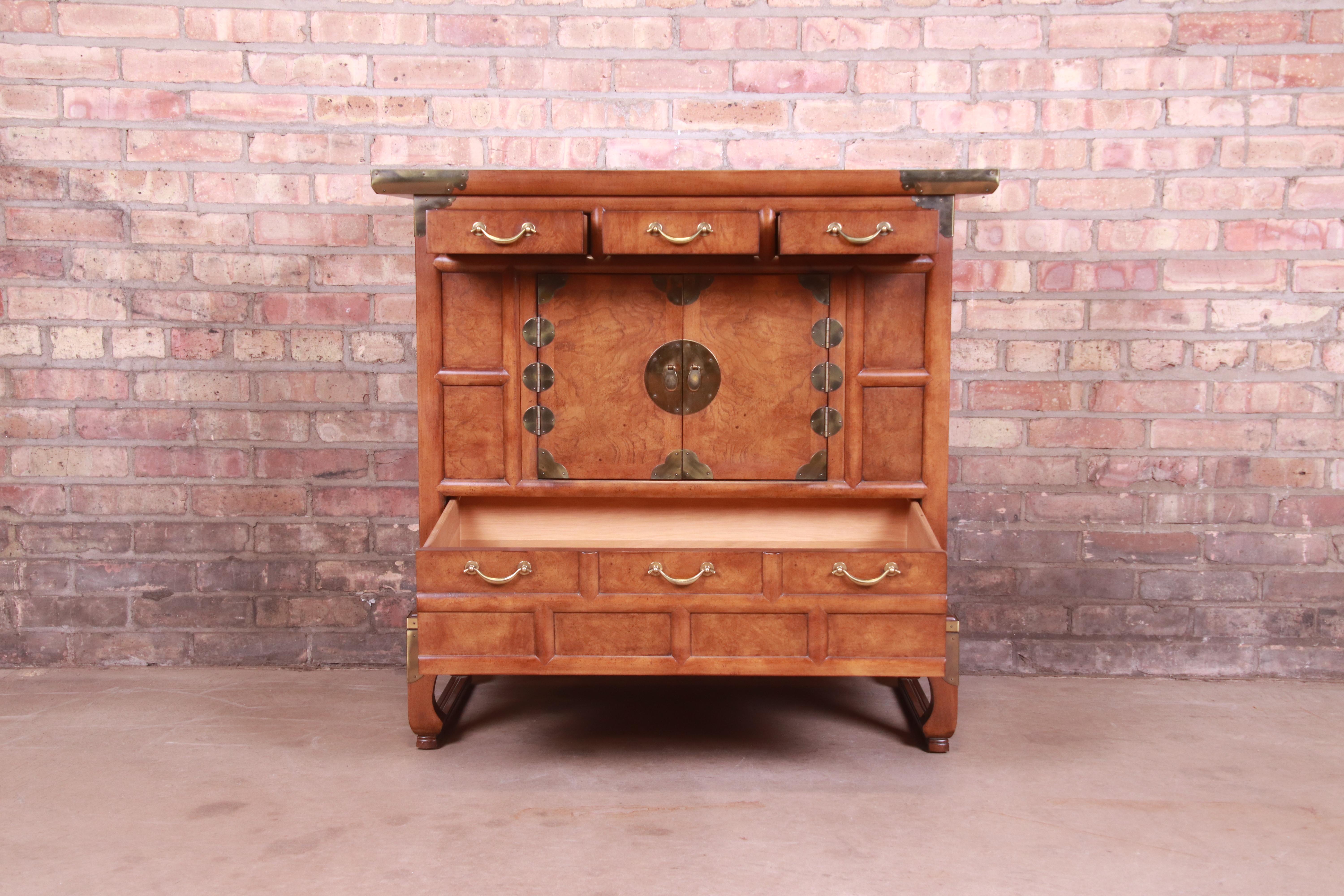 Baker Furniture Chinoiserie Burl Wood Commode or Bar Cabinet, Circa 1960s In Good Condition For Sale In South Bend, IN