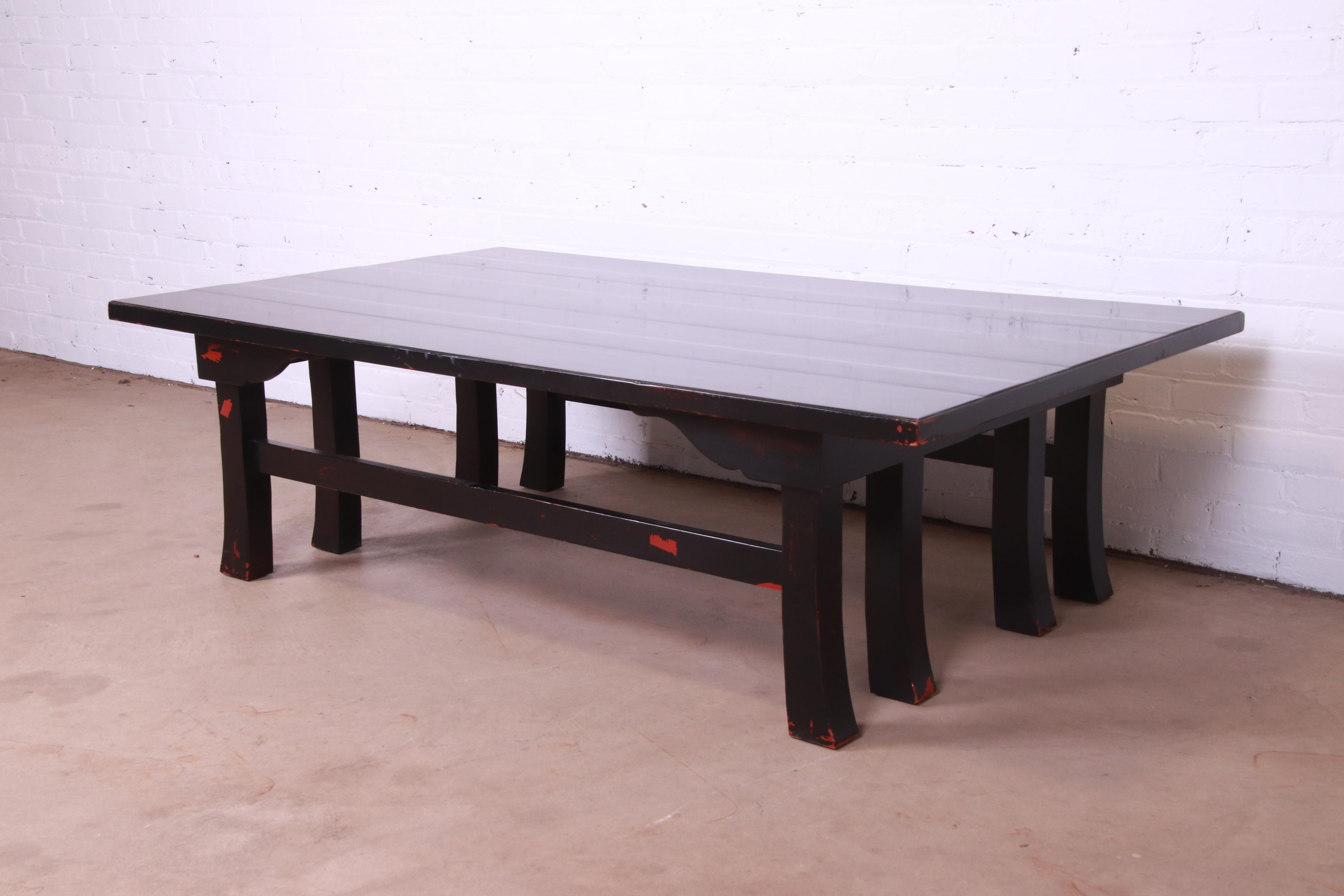 20th Century Baker Furniture Chinoiserie Monumental Black Lacquered Coffee Table For Sale
