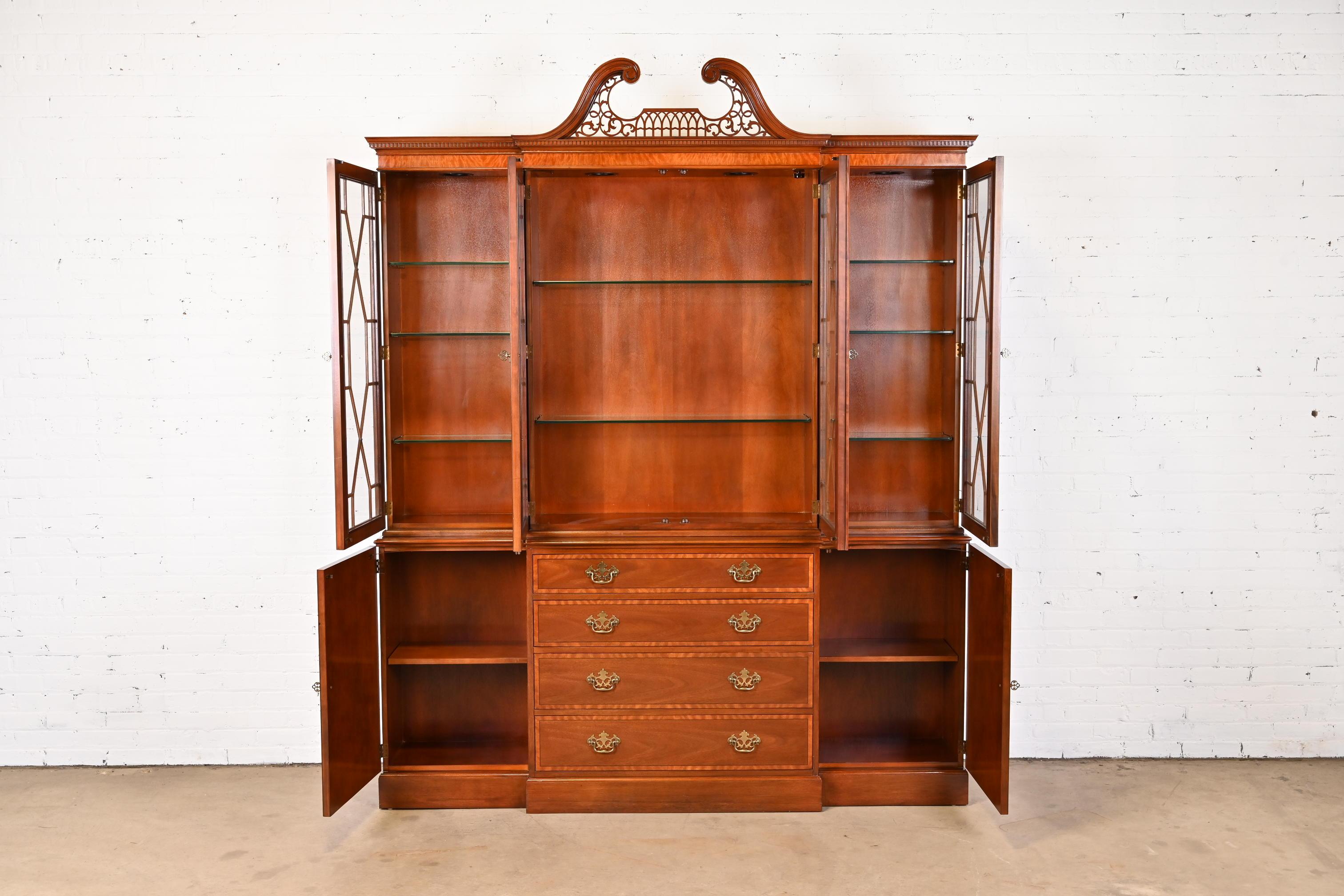 Brass Baker Furniture Chippendale Banded Mahogany Lighted Breakfront Bookcase Cabinet