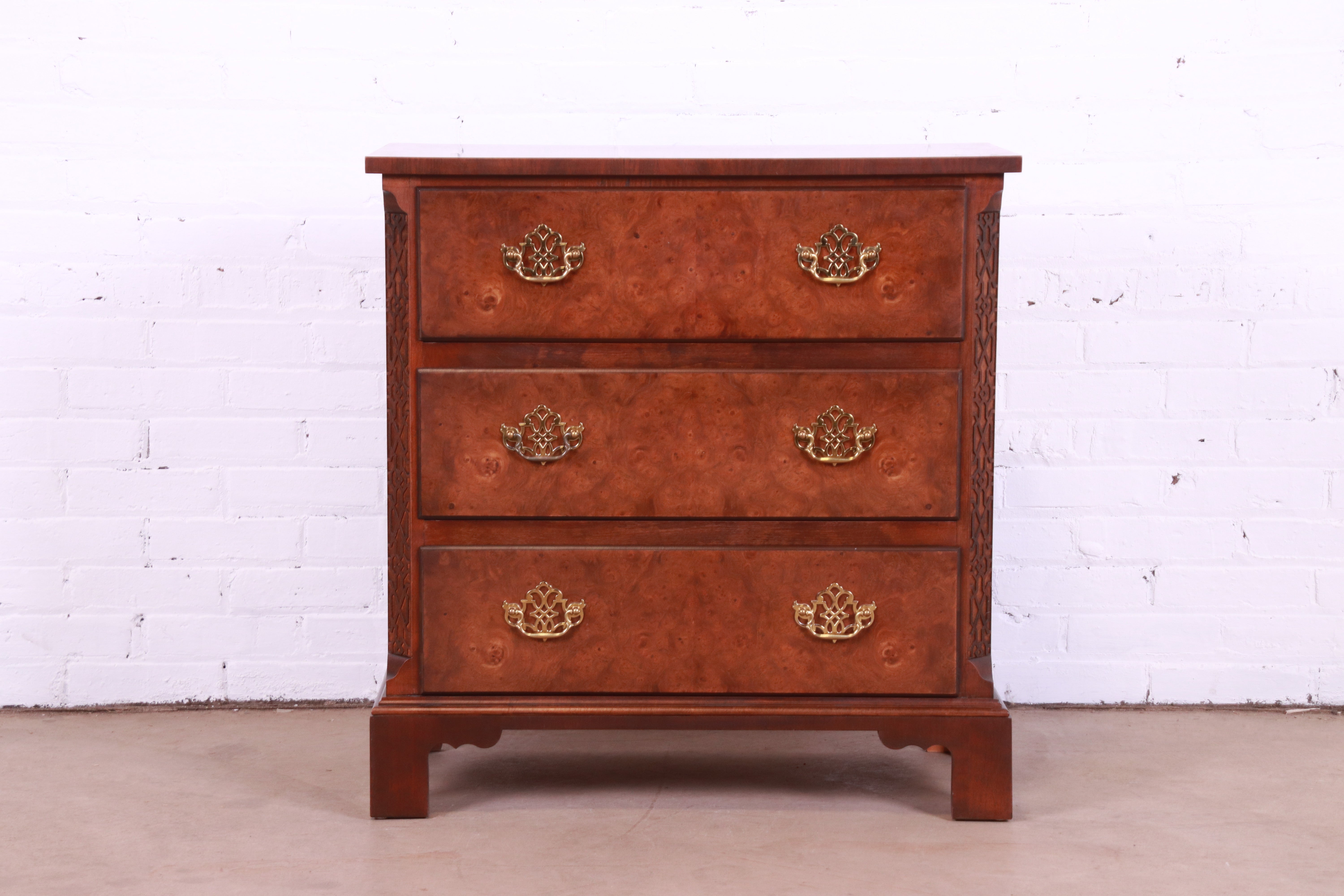 A beautiful Chippendale style three-drawer commode or chest of drawers

By Baker Furniture

USA, Circa 1980s

Carved walnut, with burled walnut drawer fronts and original brass hardware.

Measures: 30