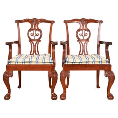 Baker Furniture Sillones Chippendale de Caoba Tallada, Pareja
