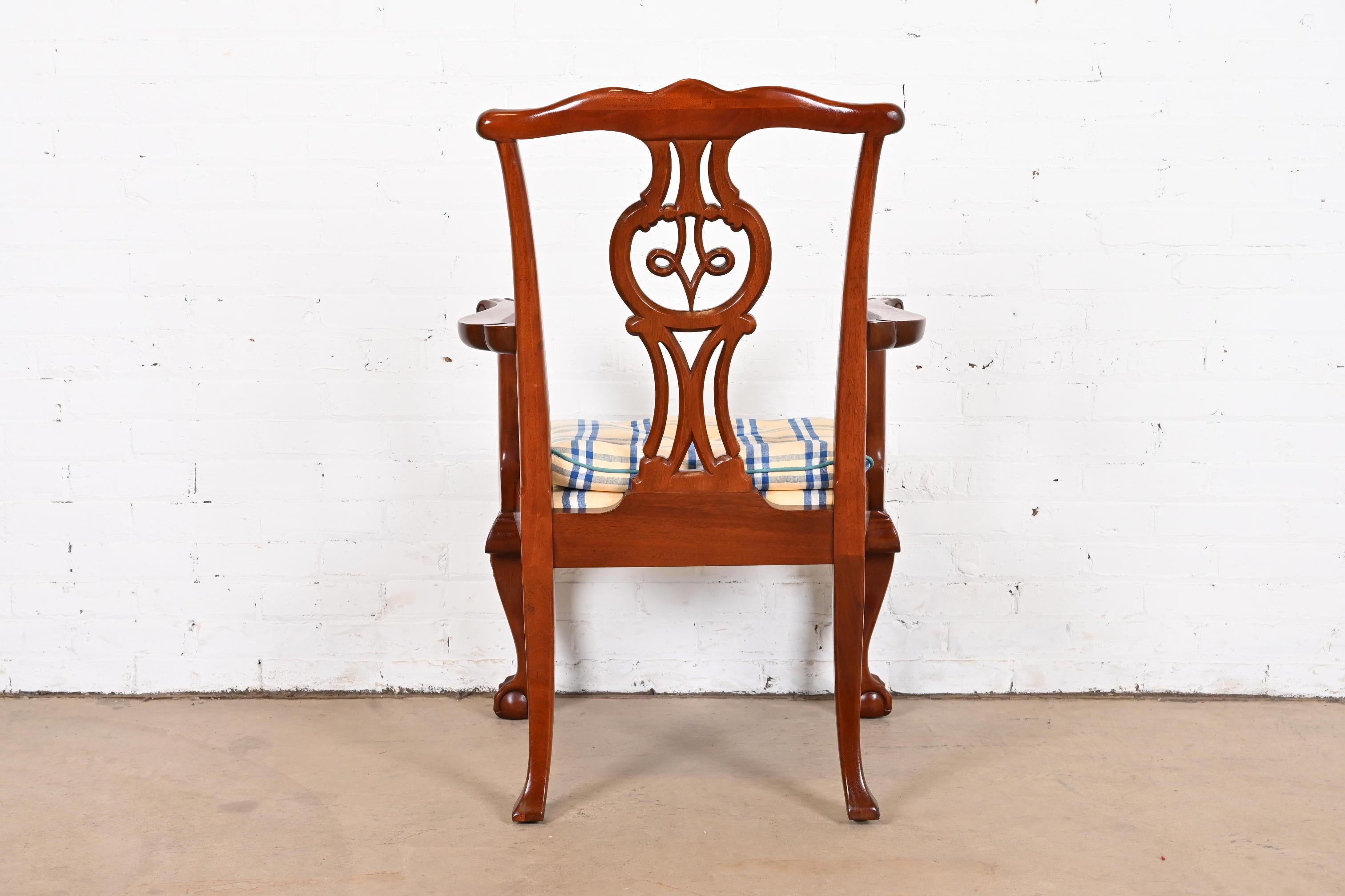 Baker Furniture Chippendale Fauteuils de salle à manger en acajou sculpté, ensemble de huit fauteuils en vente 6