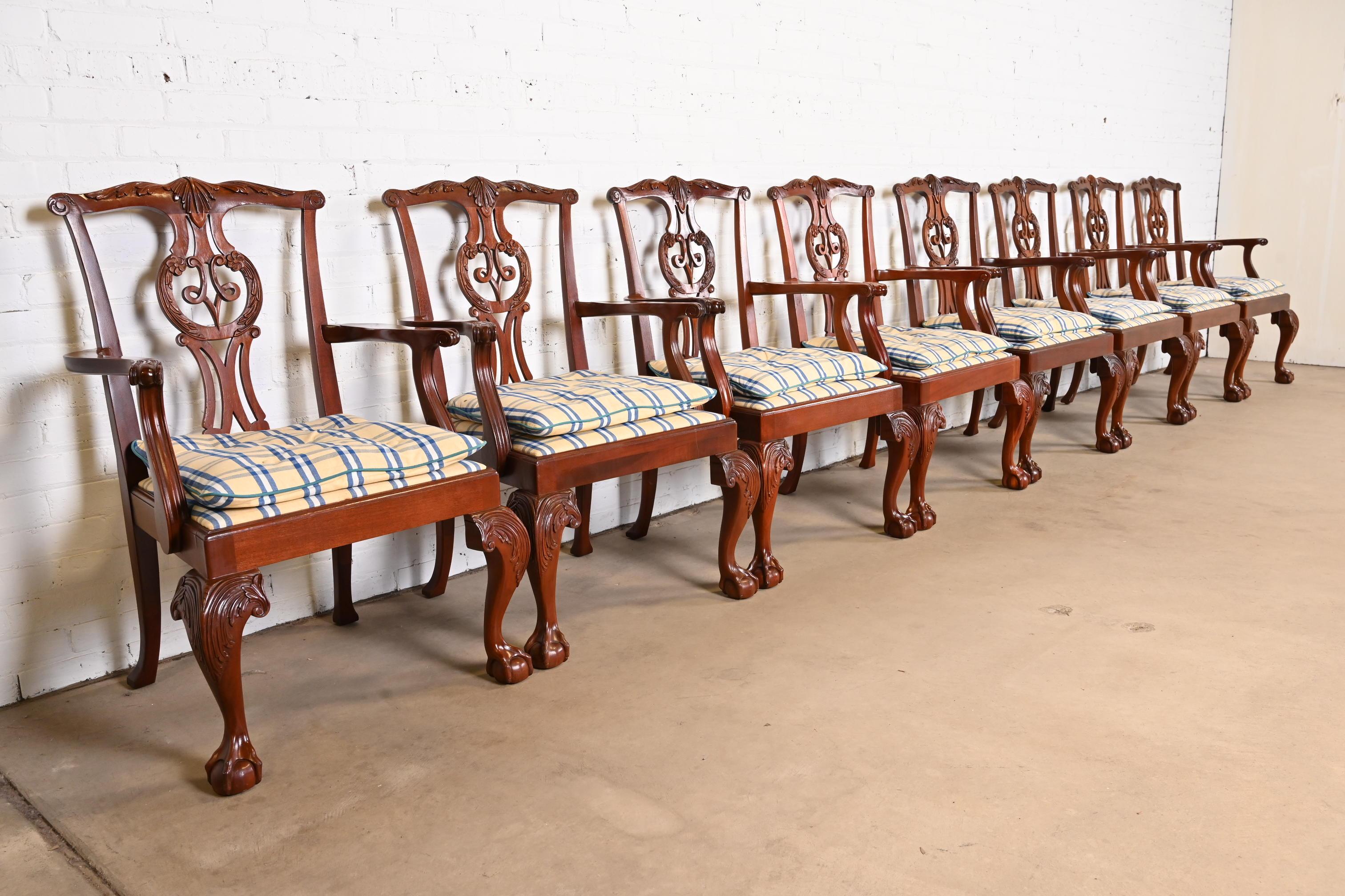 Américain Baker Furniture Chippendale Fauteuils de salle à manger en acajou sculpté, ensemble de huit fauteuils en vente