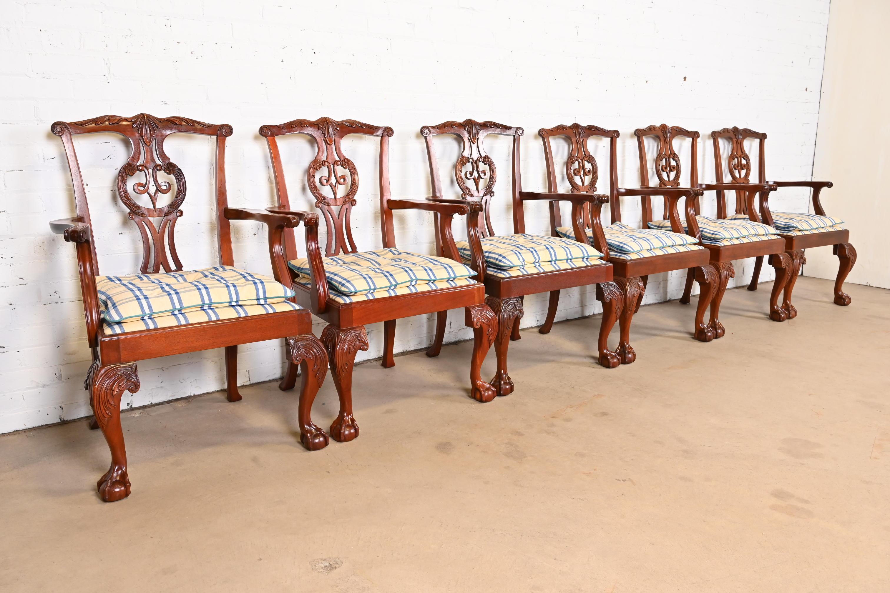 Baker Furniture Chippendale Fauteuils de salle à manger en acajou sculpté, ensemble de six fauteuils Bon état - En vente à South Bend, IN