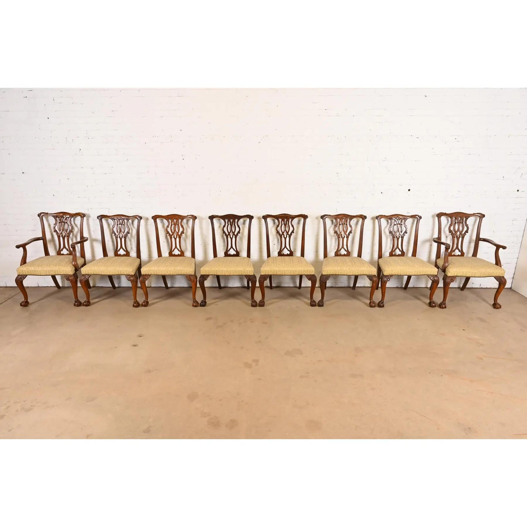 Chaises de salle à manger en acajou sculpté de Baker Furniture Chippendale, ensemble de huit chaises Bon état - En vente à South Bend, IN