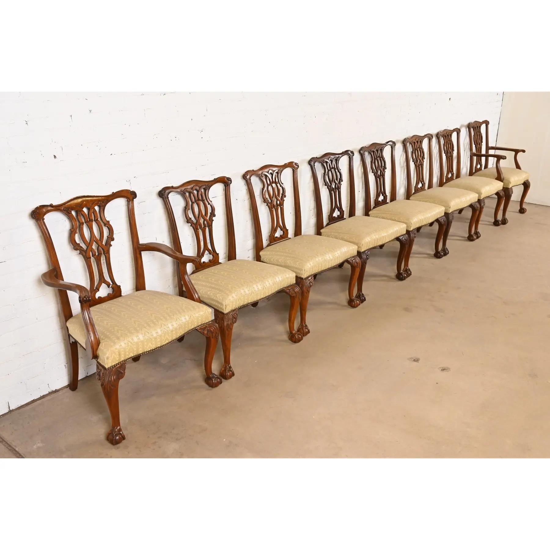 Fin du 20e siècle Chaises de salle à manger en acajou sculpté de Baker Furniture Chippendale, ensemble de huit chaises en vente