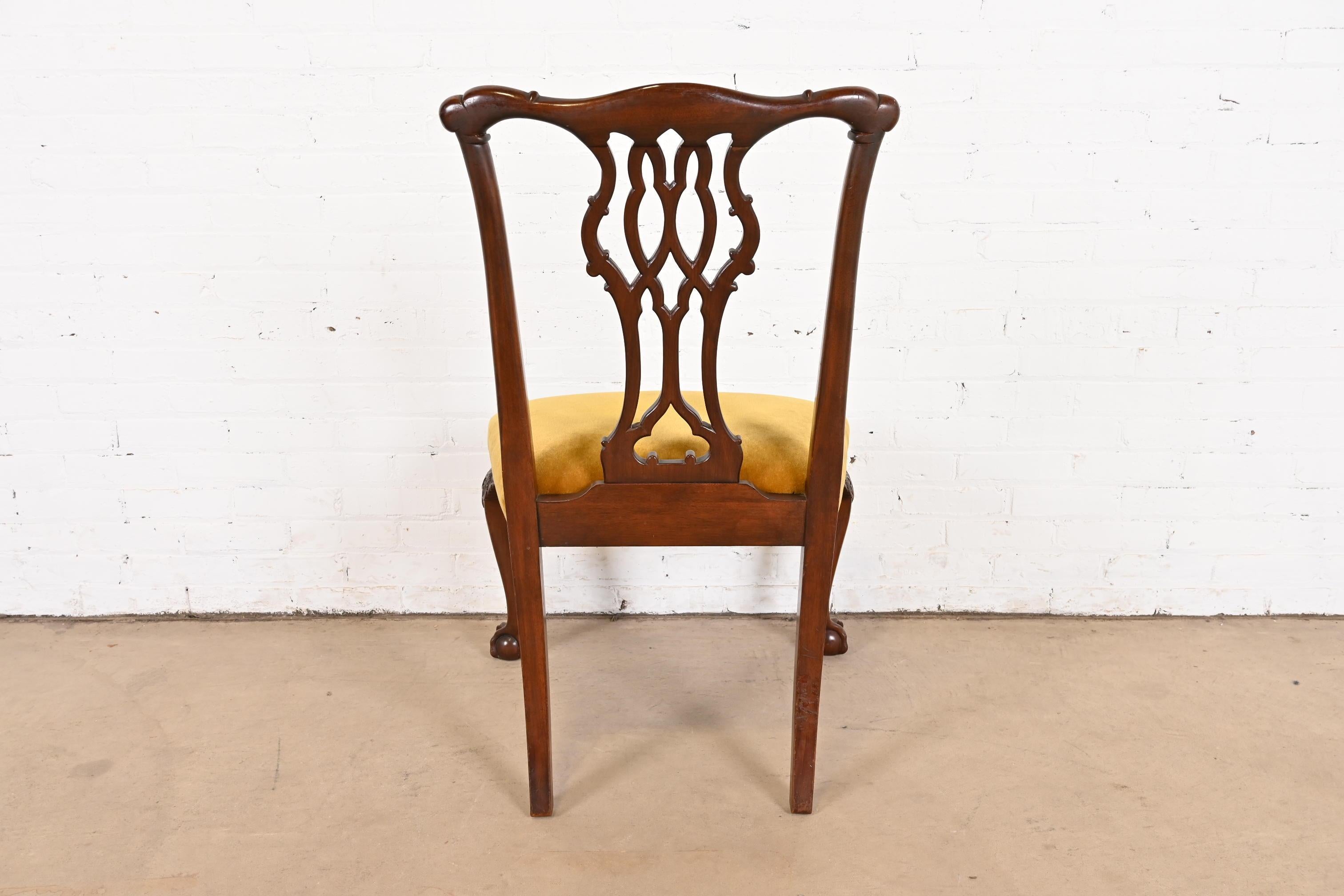 Baker Furniture Chippendale ensemble de quatre chaises de salle à manger en acajou sculpté en vente 8