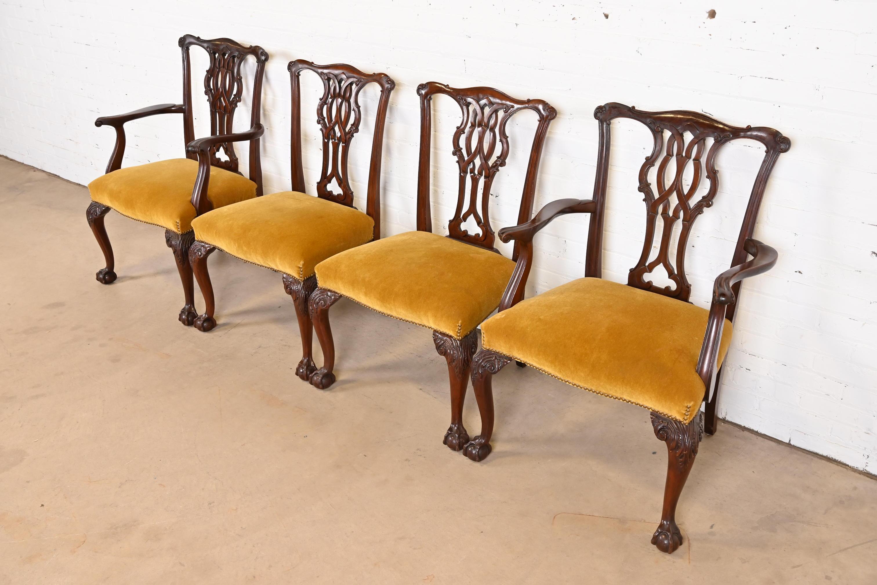 Baker Furniture Chippendale ensemble de quatre chaises de salle à manger en acajou sculpté Bon état - En vente à South Bend, IN