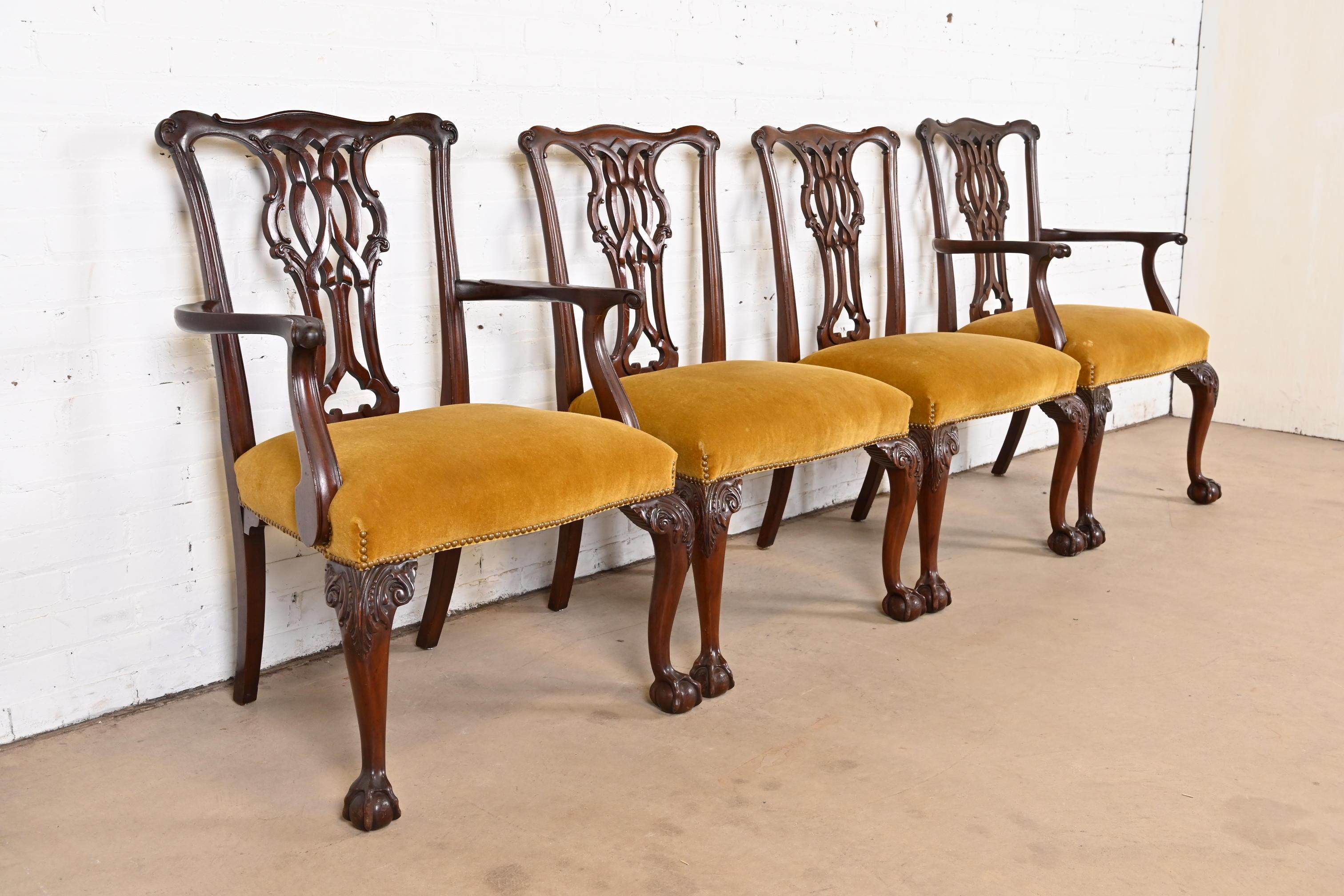Baker Furniture Chippendale ensemble de quatre chaises de salle à manger en acajou sculpté en vente 1