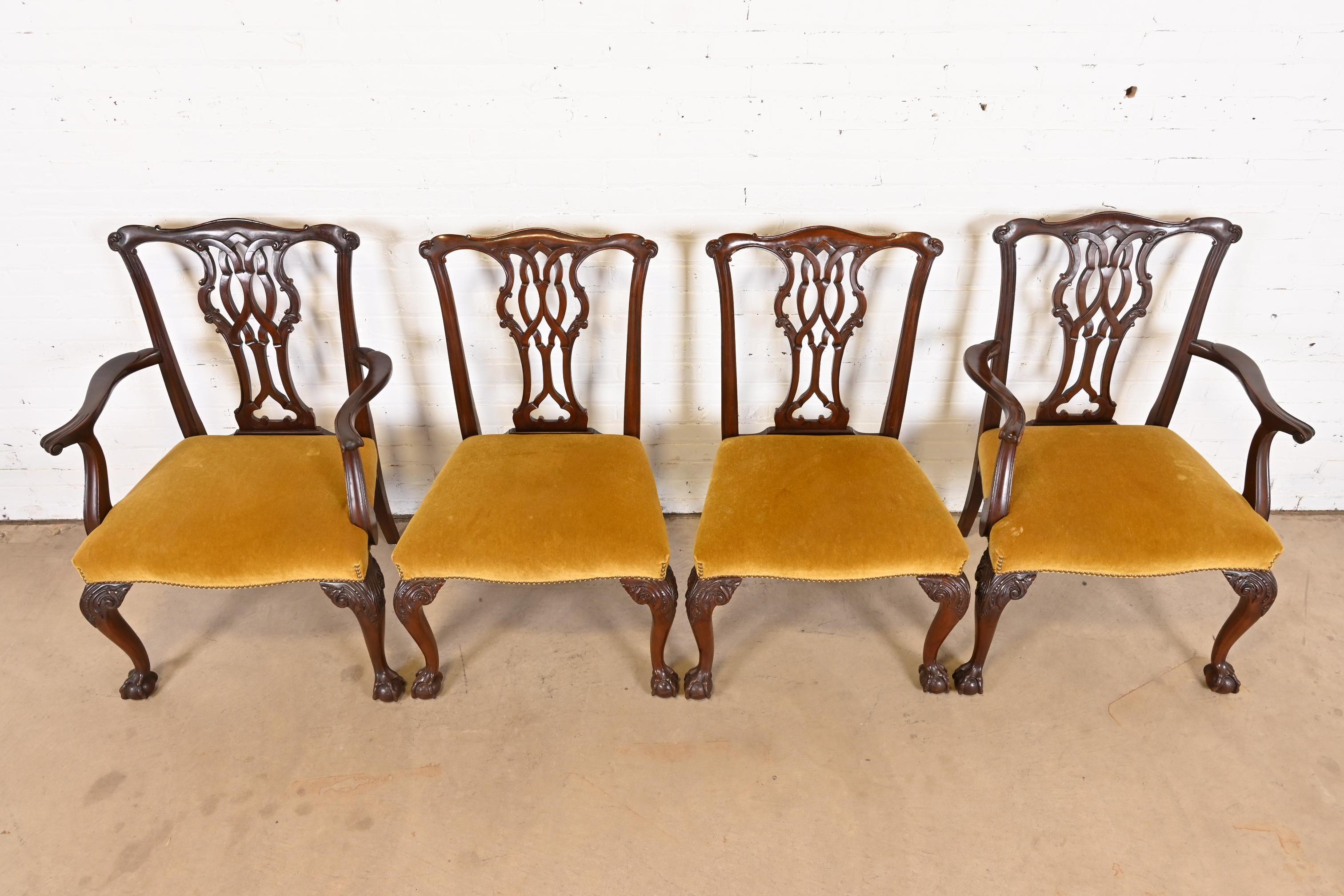 Baker Furniture Chippendale geschnitzte Mahagoni-Esszimmerstühle, Vierer-Set im Angebot 2