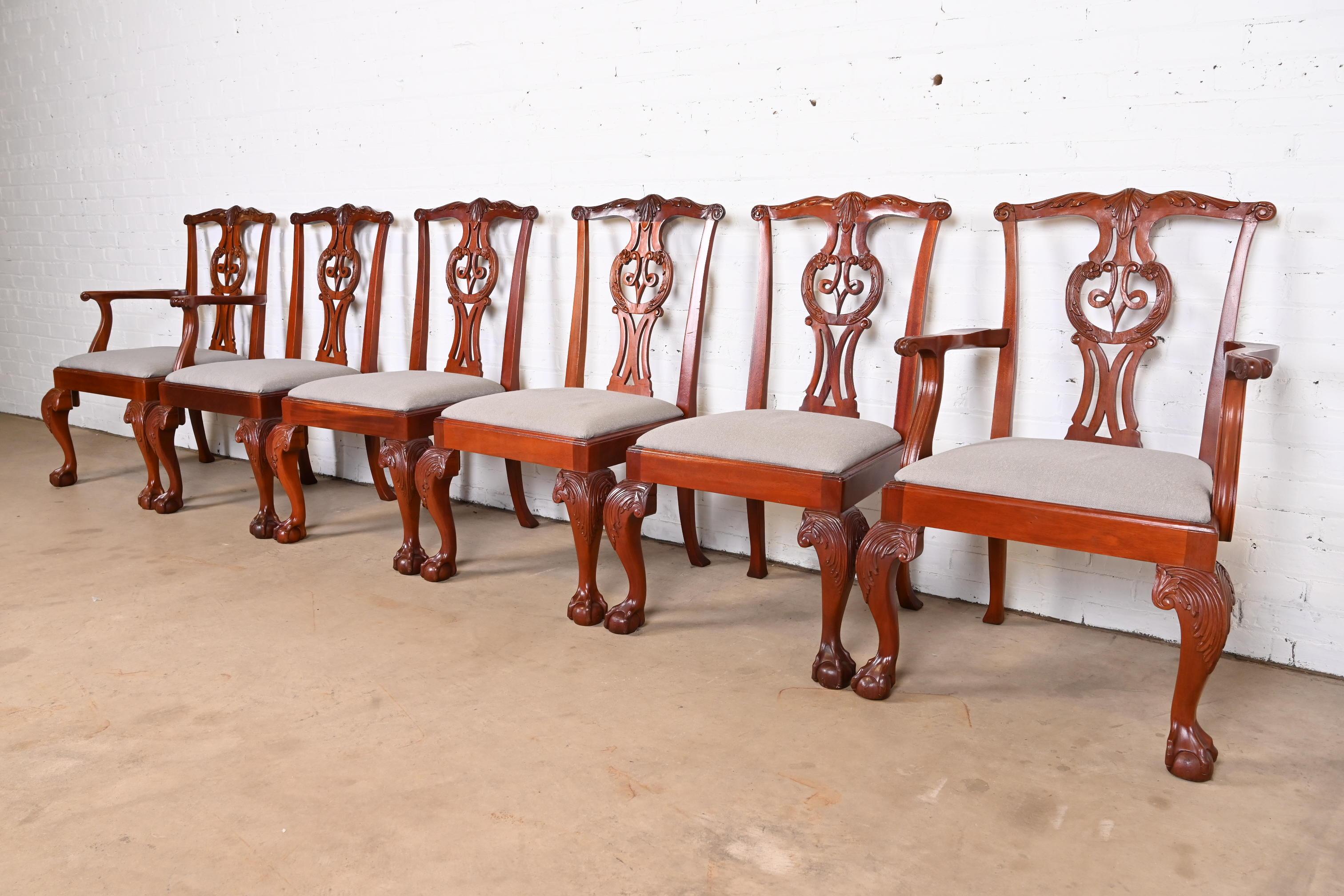 A gorgeous set of six Chippendale style dining chairs

By Baker Furniture

USA, Circa 1980s

Carved solid mahogany frames with cabriole legs and ball and claw feet, and upholstered seats.

Measures:
Side chairs - 23.75