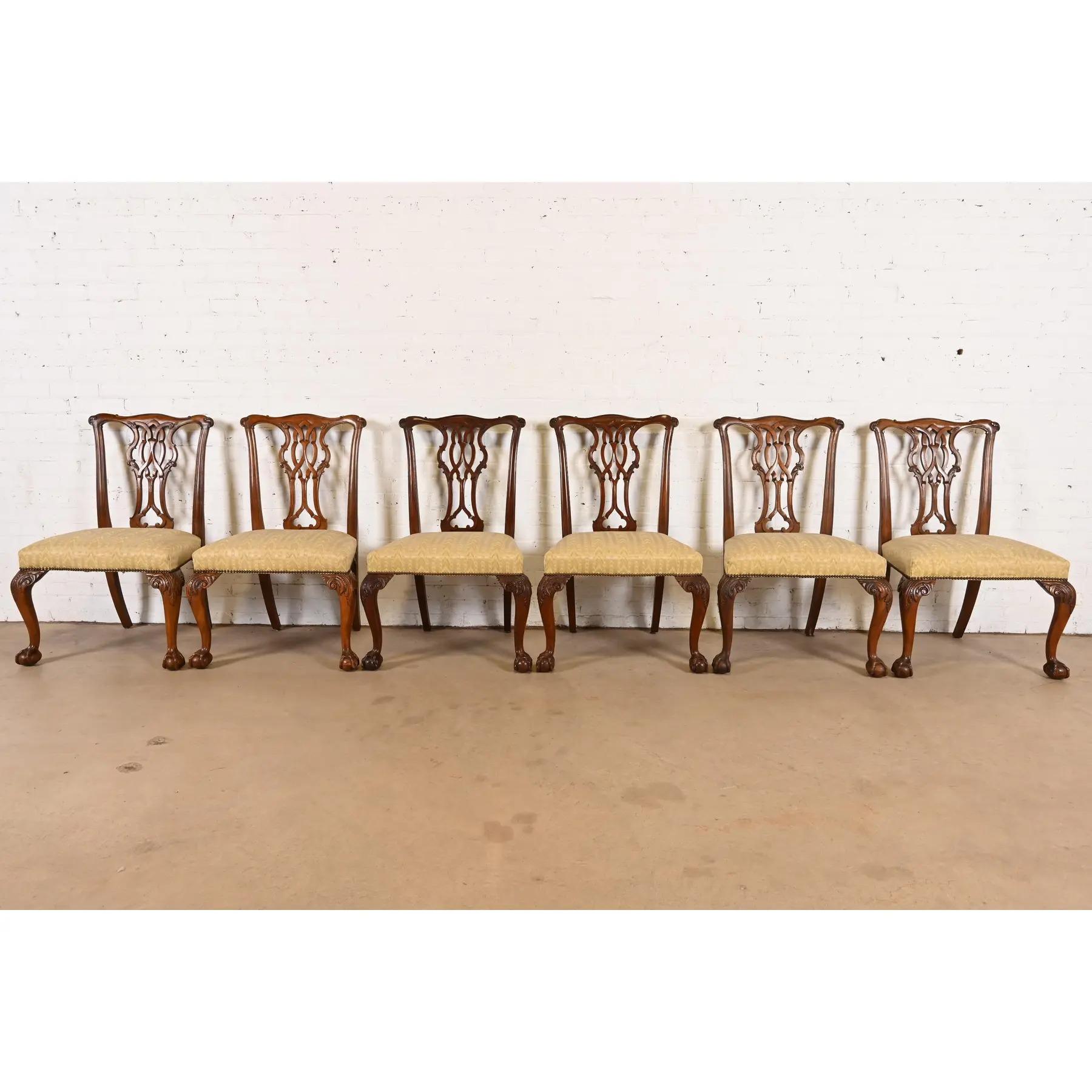 Chaises de salle à manger en acajou sculpté de Baker Furniture Chippendale, ensemble de six chaises Bon état - En vente à South Bend, IN