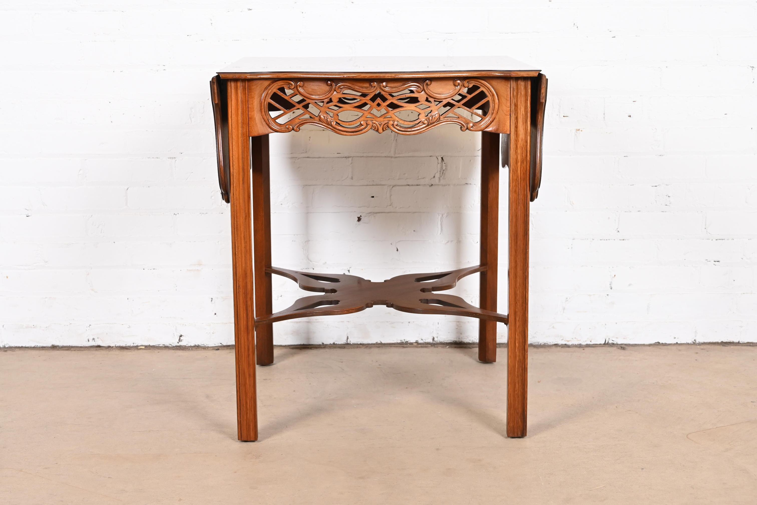 A beautiful Chippendale or Georgian style carved mahogany pembroke drop-leaf occasional side table or tea table

By Baker Furniture, 