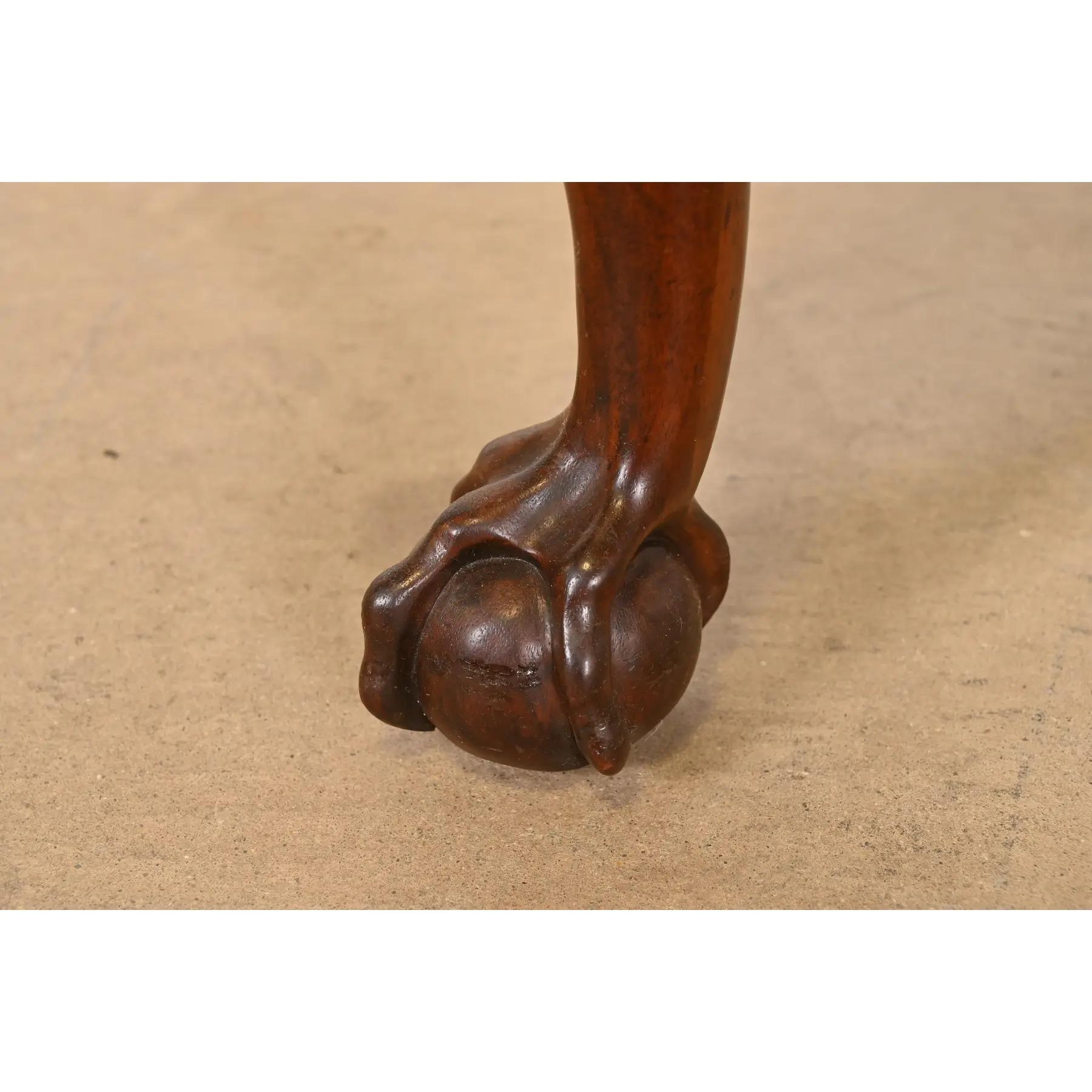 Chaises d'appoint ou chaises de salle à manger en acajou sculpté de Baker Furniture Chippendale, paire en vente 4