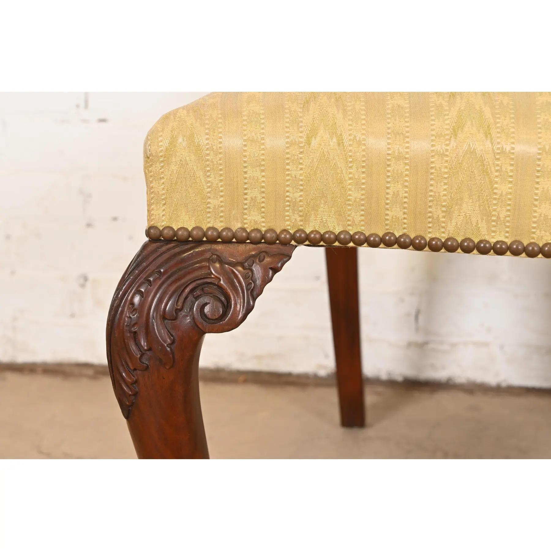 Chaises d'appoint ou chaises de salle à manger en acajou sculpté de Baker Furniture Chippendale, paire en vente 3