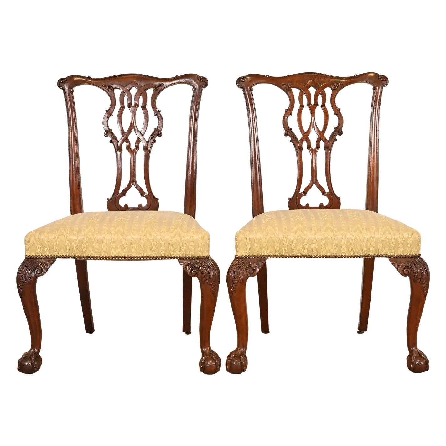 Chaises d'appoint ou chaises de salle à manger en acajou sculpté de Baker Furniture Chippendale, paire