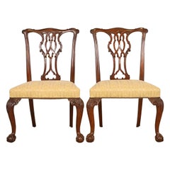 Chaises d'appoint ou chaises de salle à manger en acajou sculpté de Baker Furniture Chippendale, paire