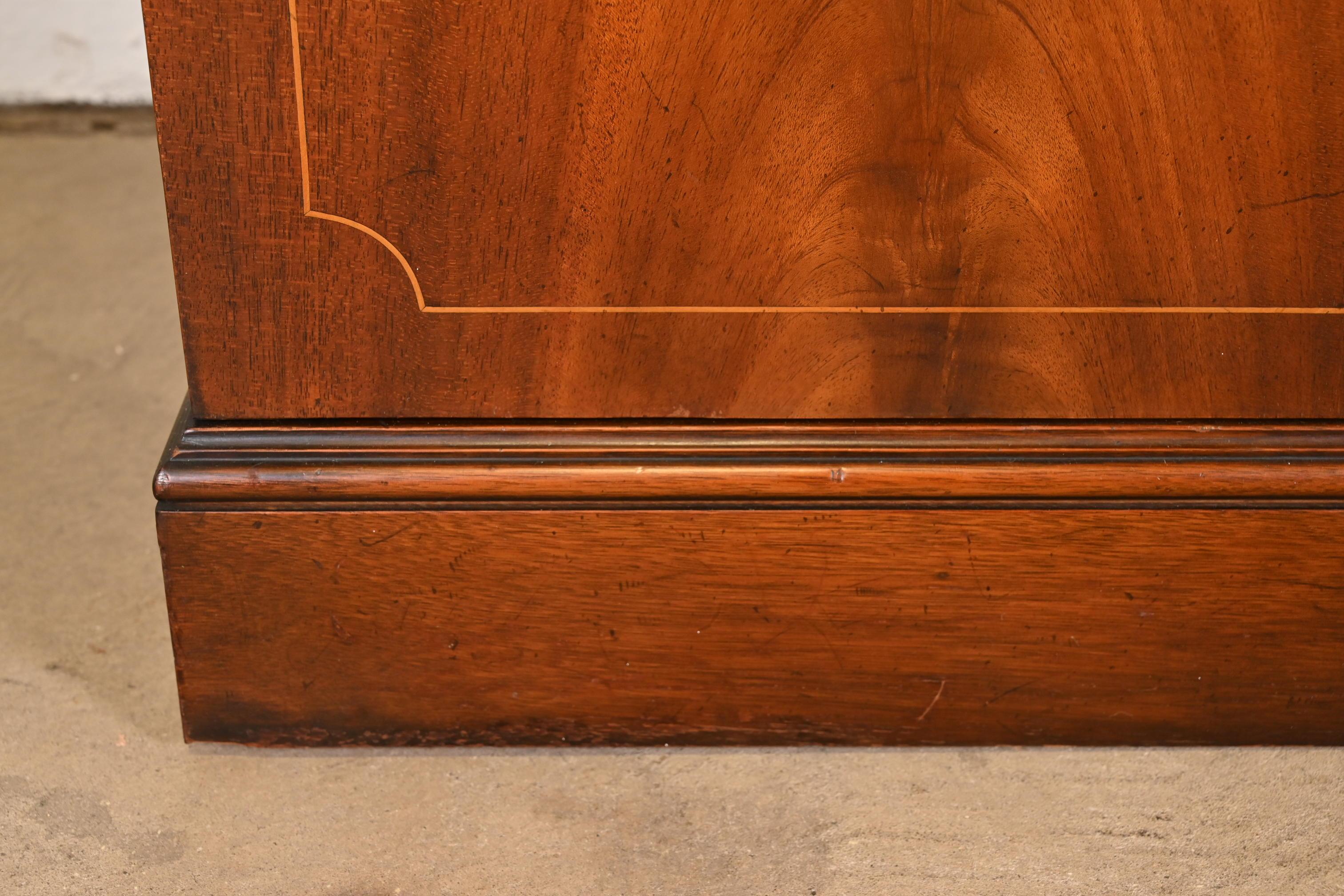 Baker Furniture Chippendale Flame Mahogany Breakfront Bookcase Cabinet 7