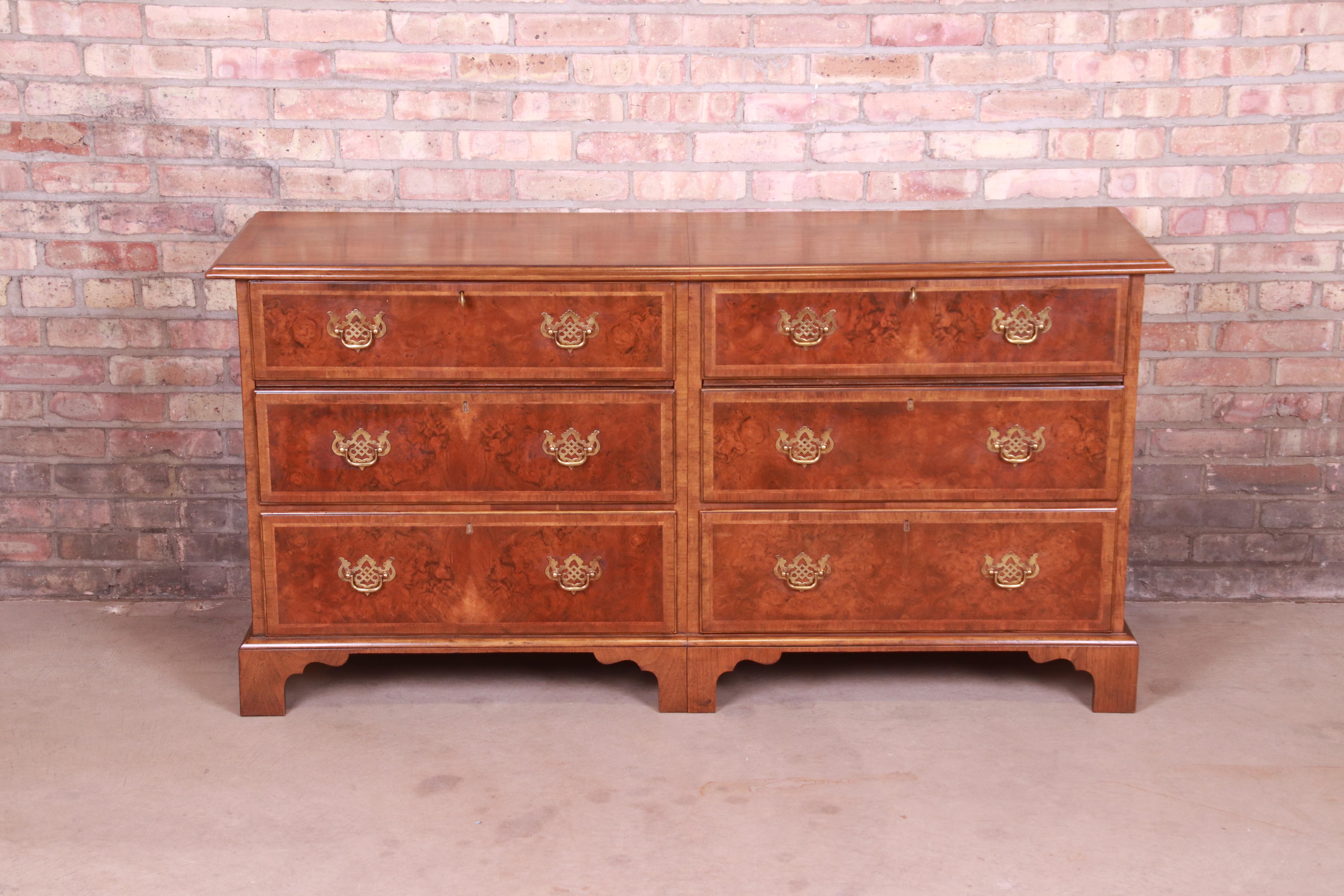 An exceptional English Chippendale style six-drawer dresser, credenza, or chest of drawers

By Baker Furniture

USA, Circa 1980s

Mahogany, with burled walnut drawer fronts and original brass hardware.

Measures: 60.5