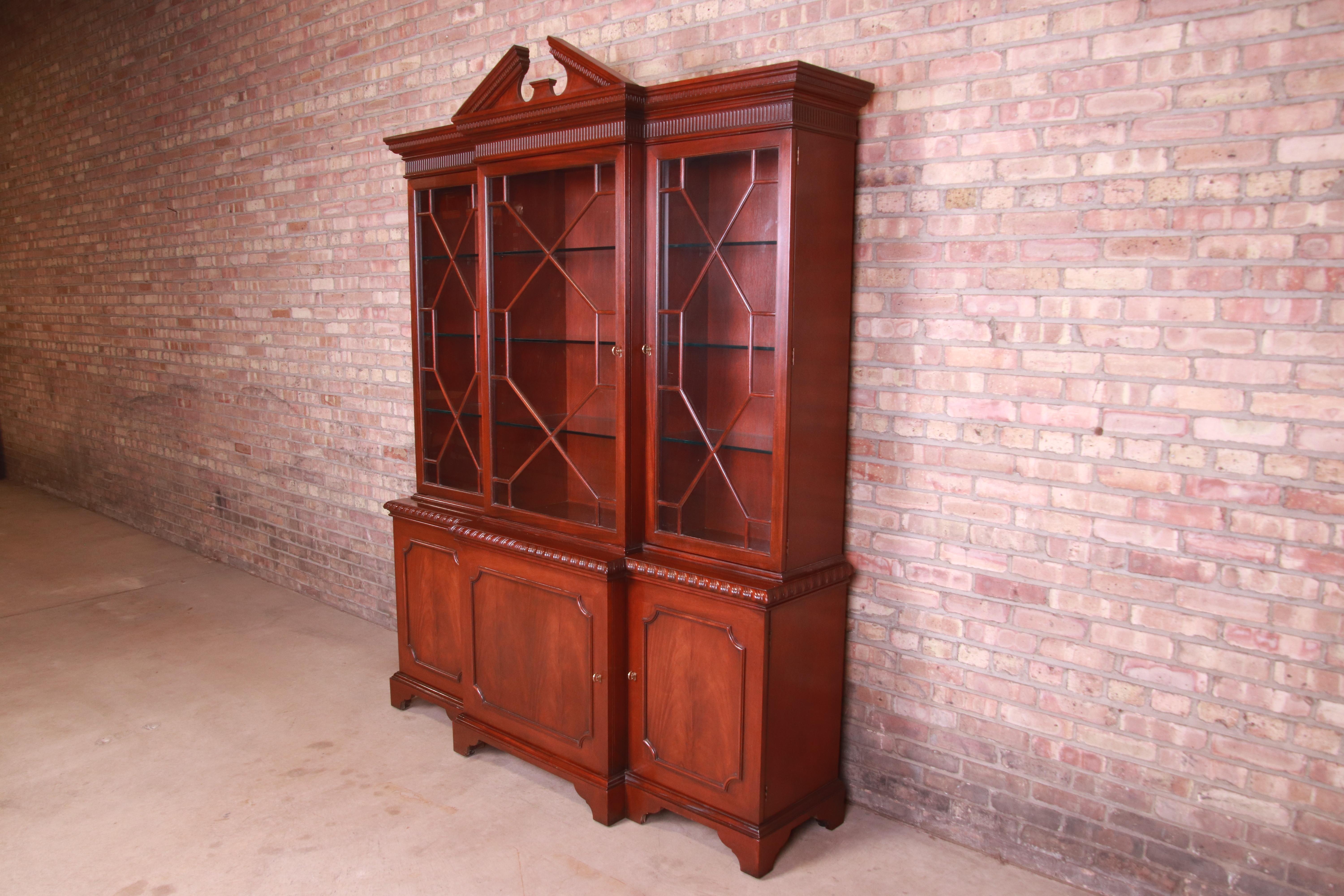 Baker Furniture Chippendale Mahogany Breakfront Bookcase Cabinet In Good Condition In South Bend, IN