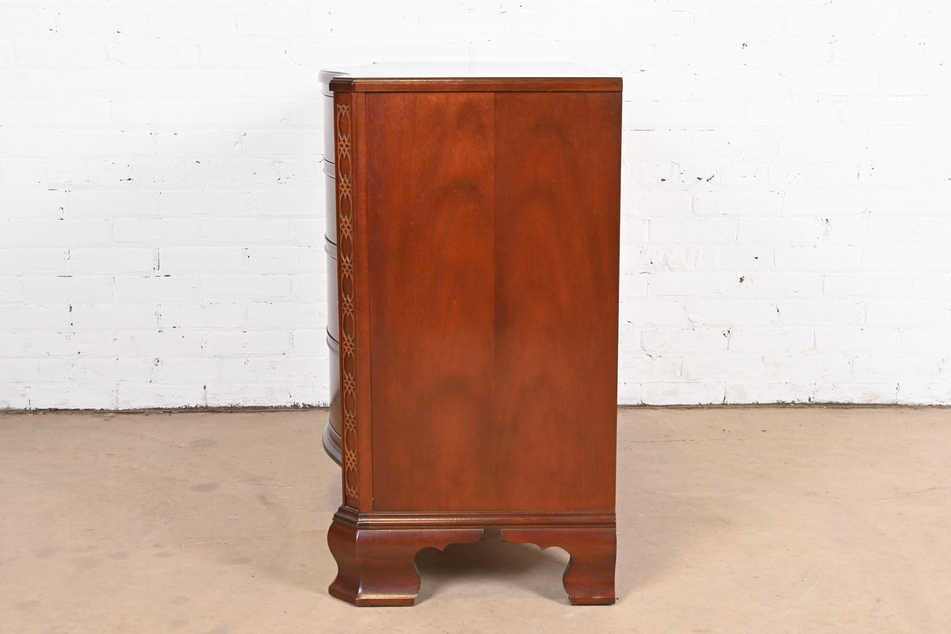 Baker Furniture Chippendale Mahogany Serpentine Dresser Chest, Newly Refinished For Sale 6