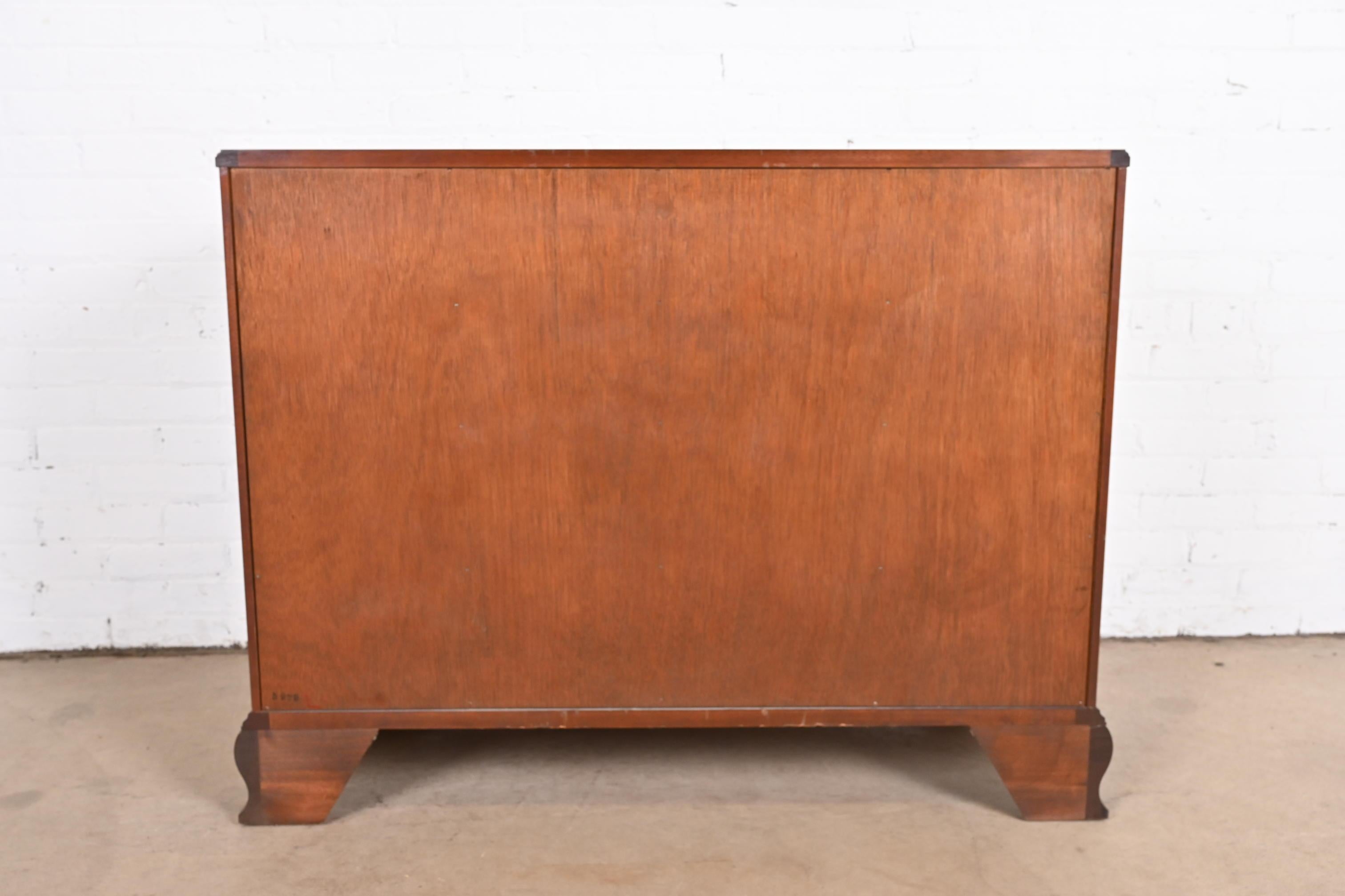 Baker Furniture Chippendale Mahogany Serpentine Dresser Chest, Newly Refinished For Sale 7