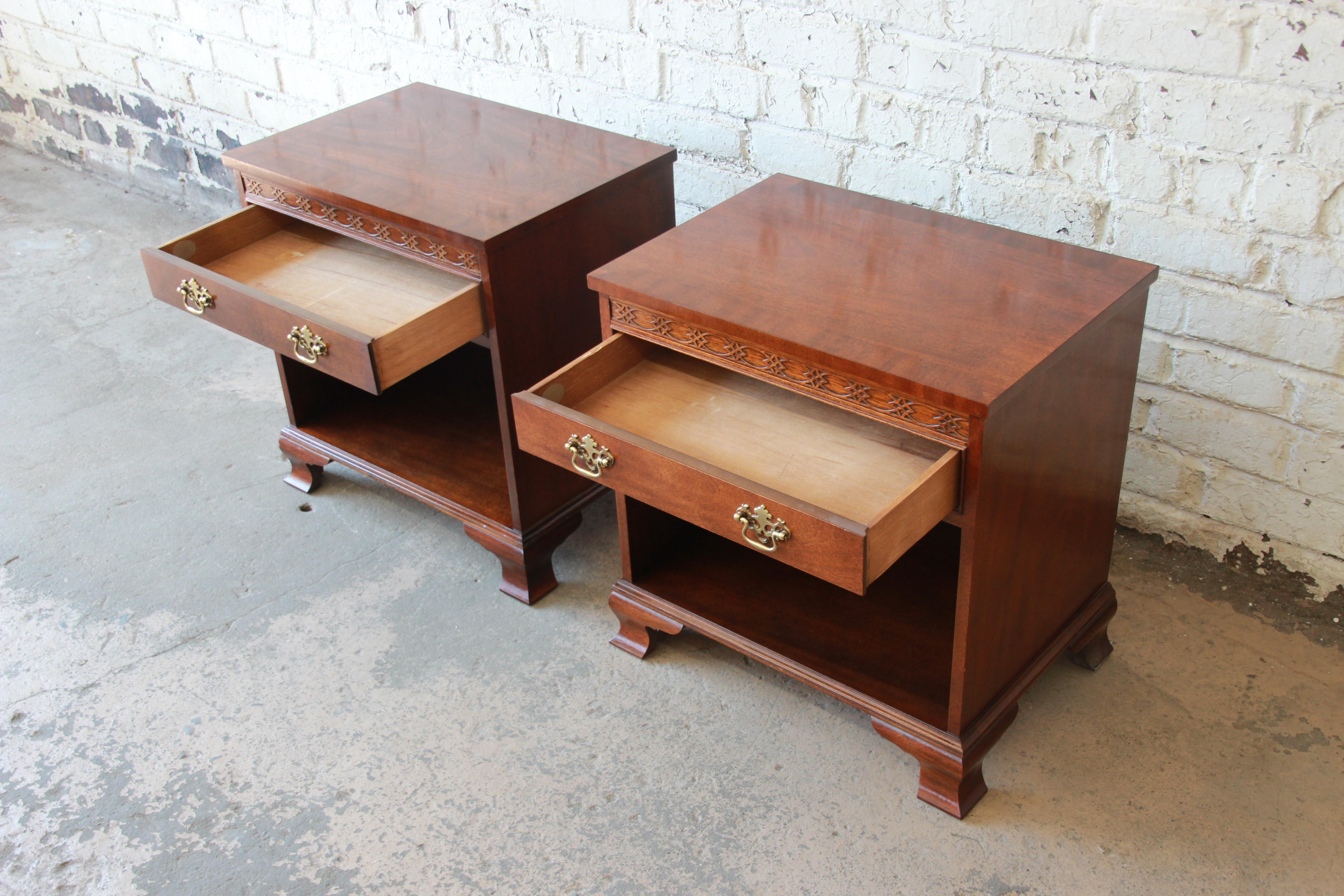 Baker Furniture Chippendale Style Mahogany Nightstands, Pair In Good Condition In South Bend, IN