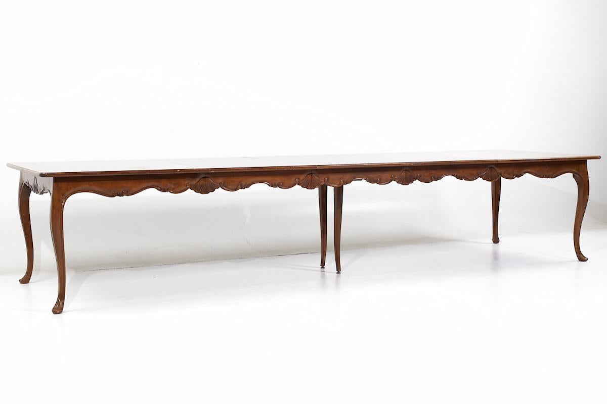 XXIe siècle et contemporain Table de salle à manger Baker Furniture Collectors Edition en chêne parquet avec 3 feuilles en vente