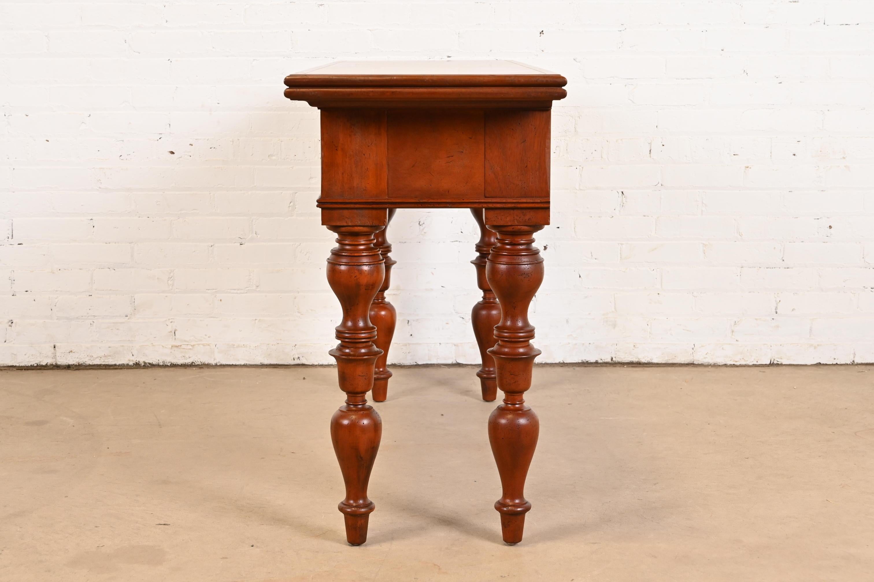 Baker Furniture Kolonial-Konsolentisch aus geschnitztem Mahagoni für Westindische Kolonialzeit im Angebot 4