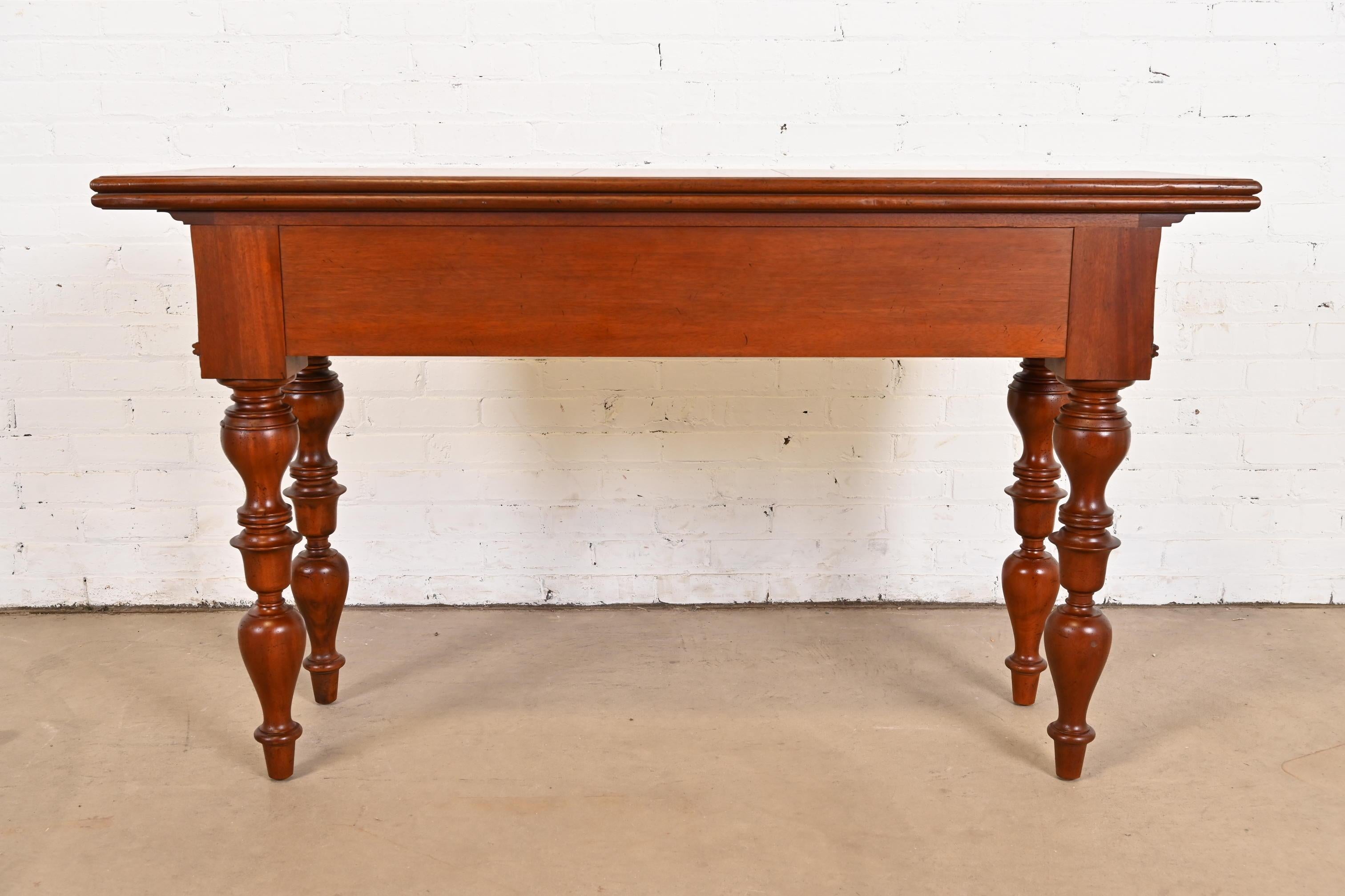 Baker Furniture Kolonial-Konsolentisch aus geschnitztem Mahagoni für Westindische Kolonialzeit im Angebot 5