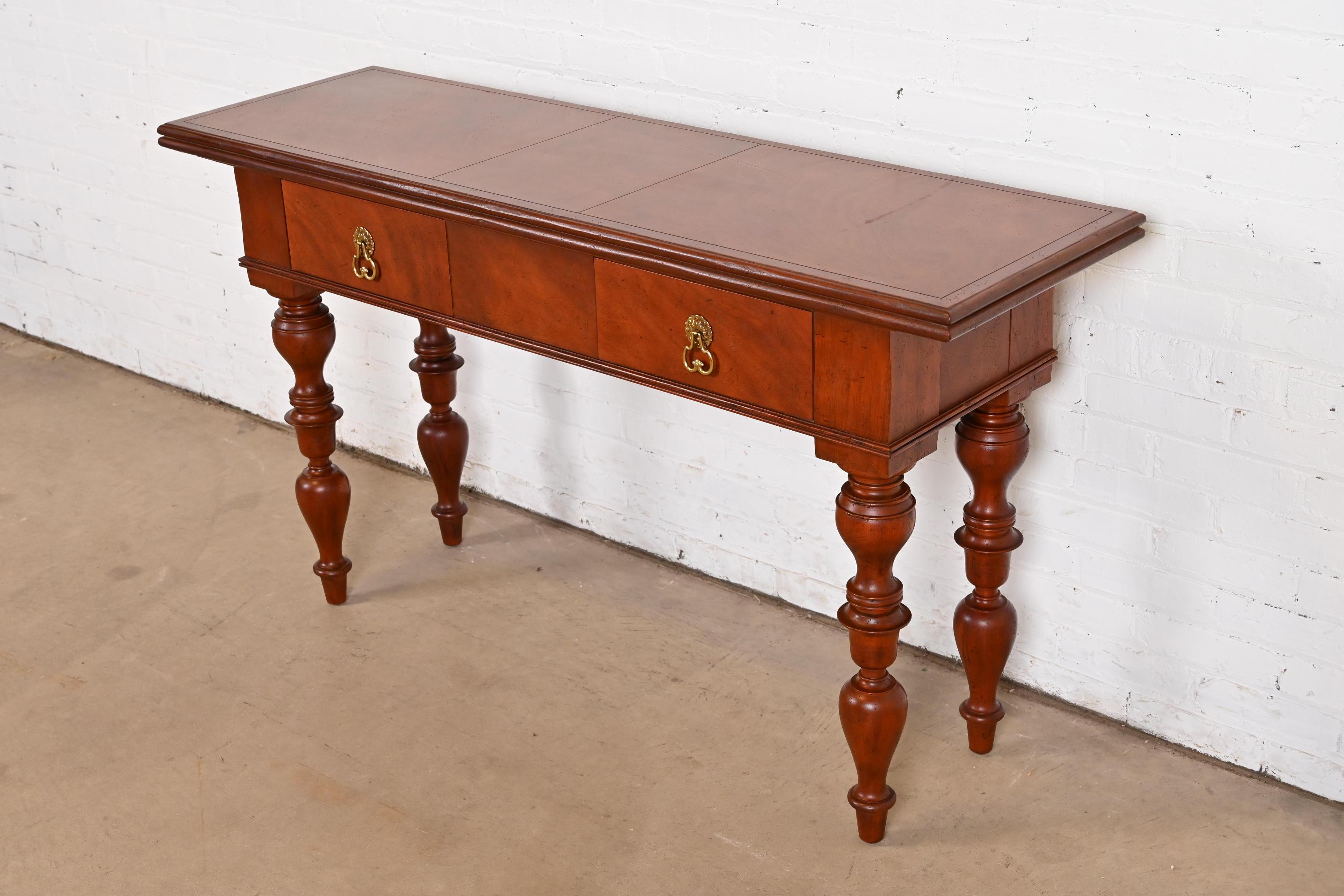 Ein prächtiger Konsolentisch im westindischen Kolonialstil

Von Baker Furniture, 