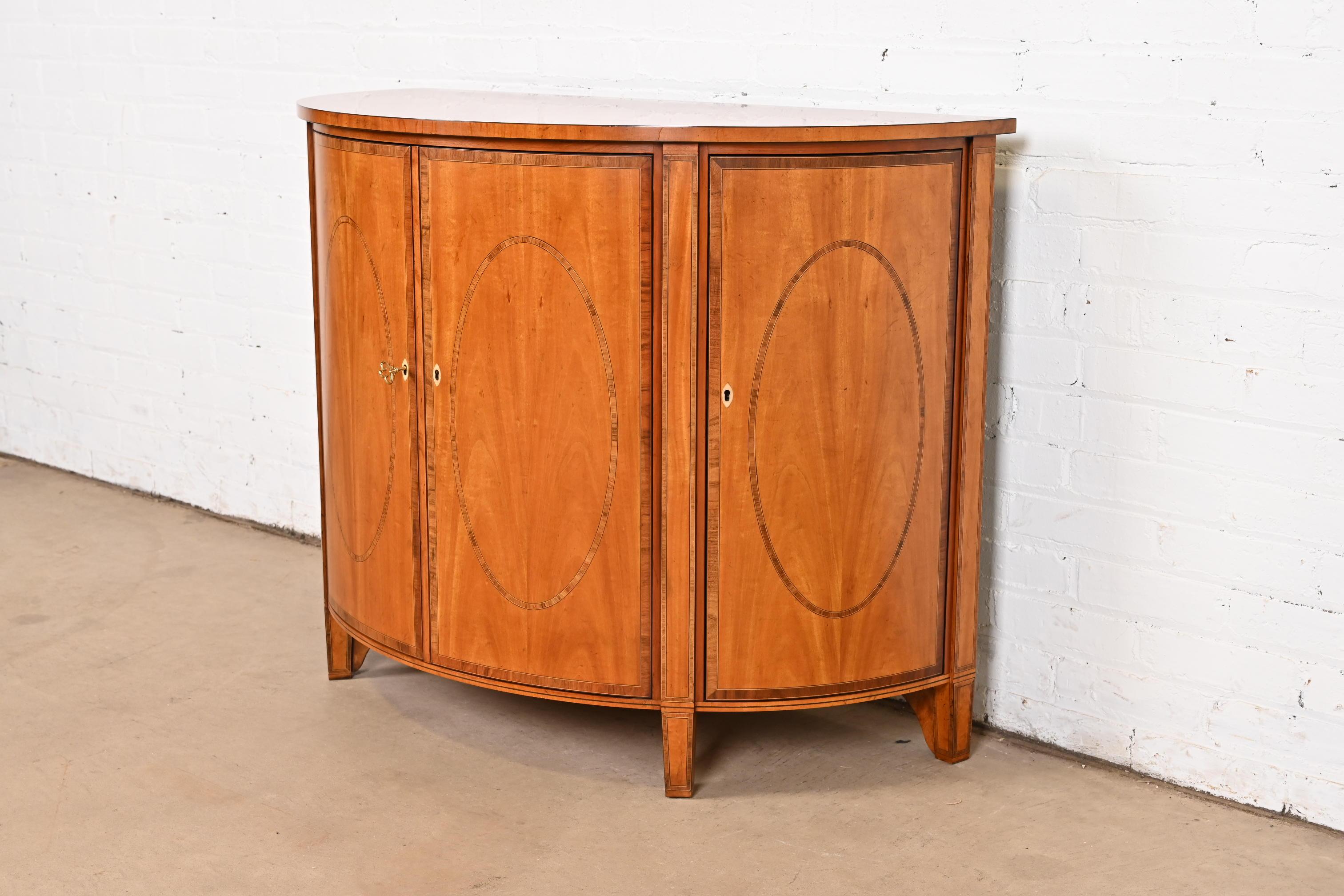 Baker Furniture Colonial Williamsburg Federal Inlaid Fruitwood Demilune Cabinet In Good Condition For Sale In South Bend, IN