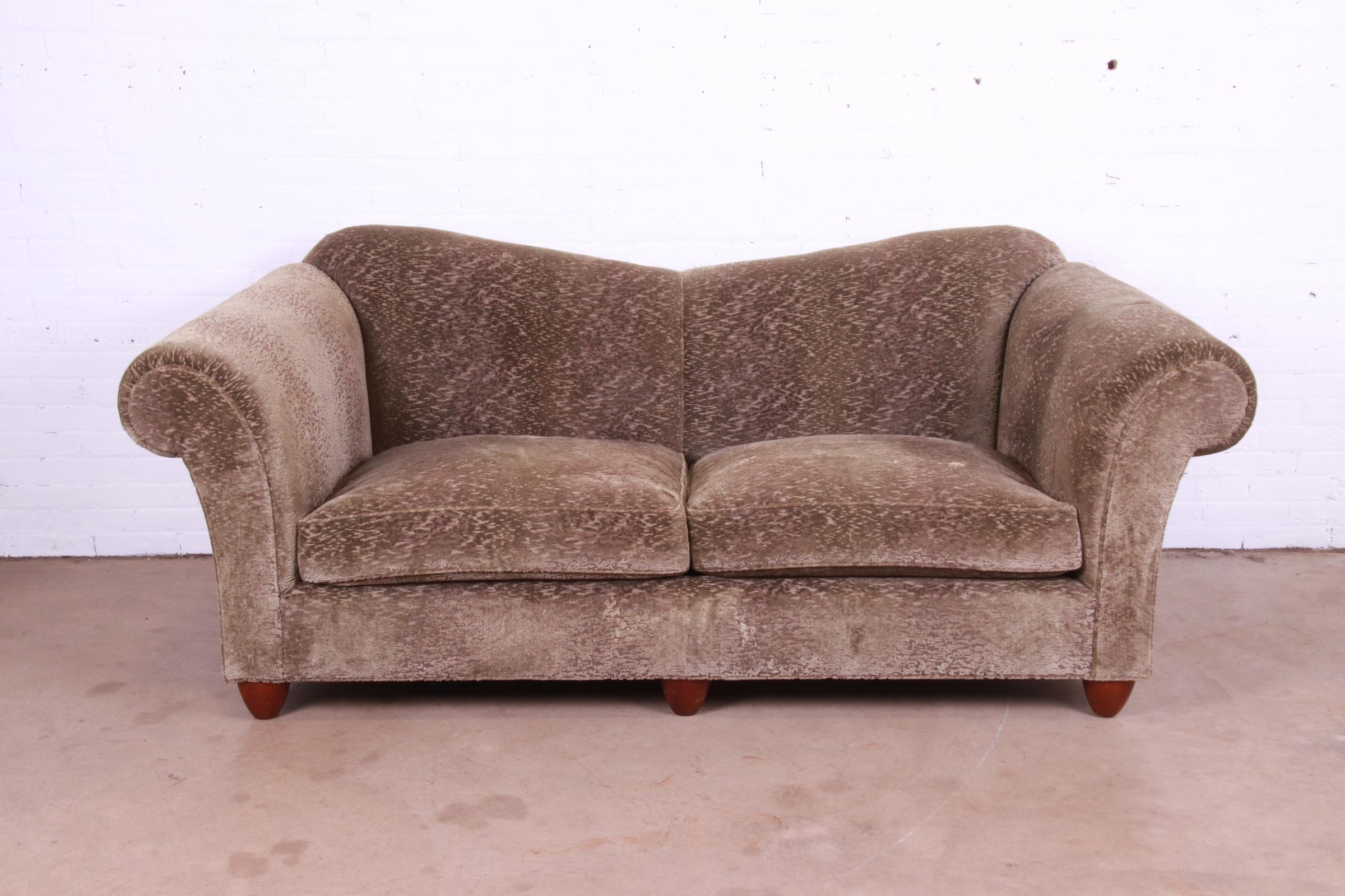 An outstanding contemporary custom upholstered reverse camel back sofa

By Baker Furniture.

USA, Circa 1990s

Fully upholstered in original textured light sage green fabric, with mahogany feet.

Measures: 87