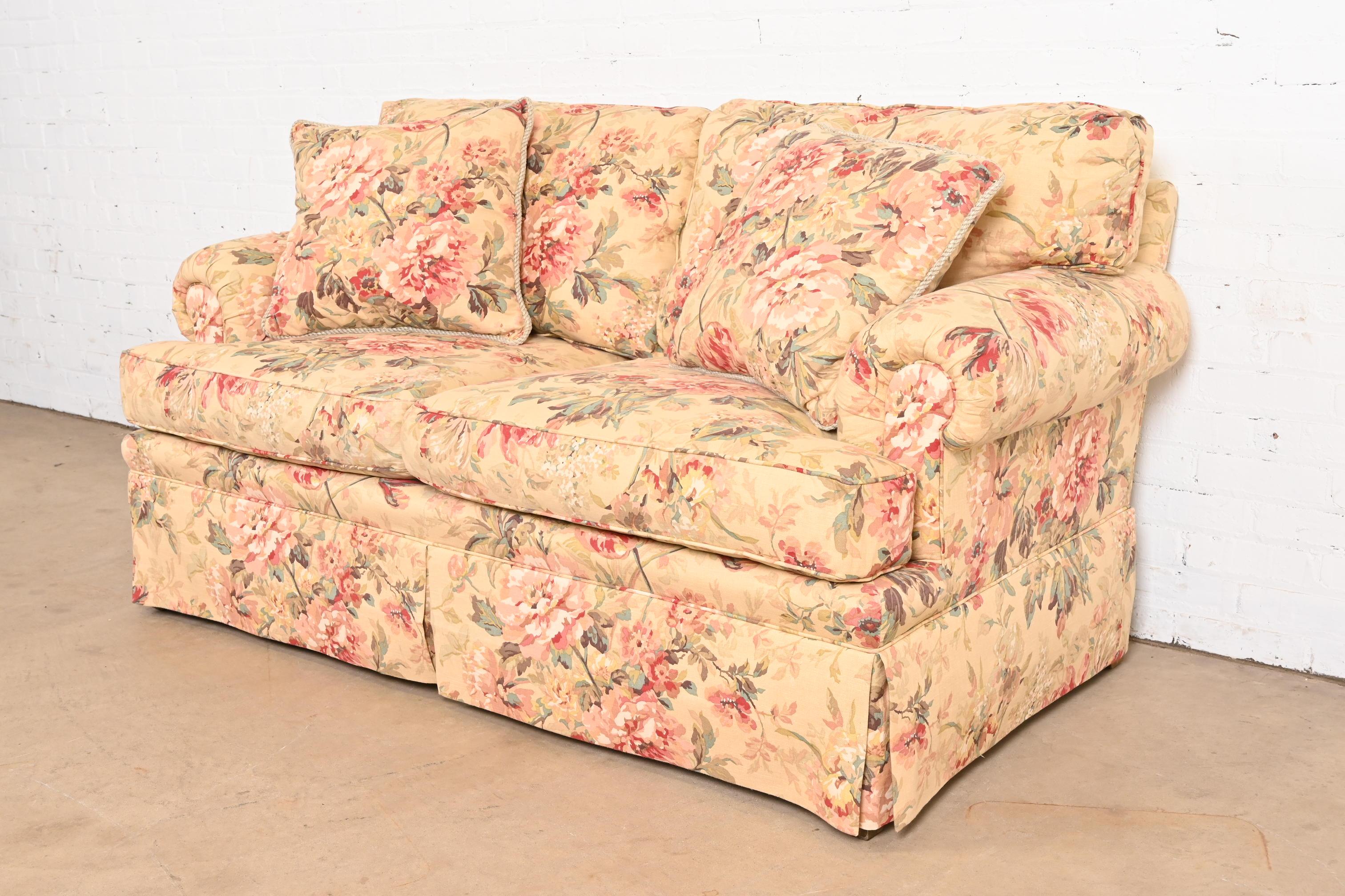 Baker Furniture Contemporary Down-filled Floral Upholstered Love Seat (amerikanisch)