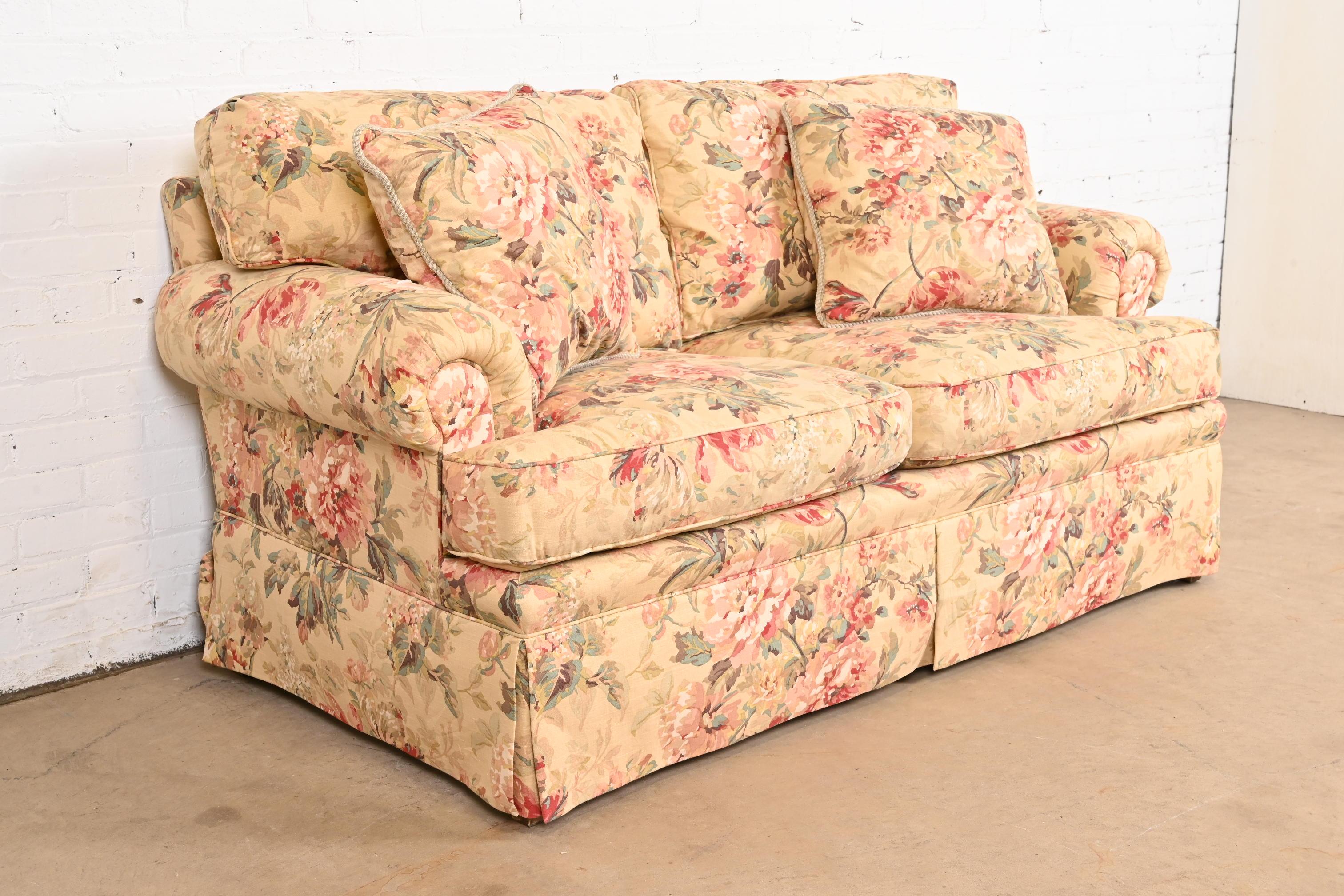 Baker Furniture Contemporary Down-filled Floral Upholstered Love Seat (20. Jahrhundert)
