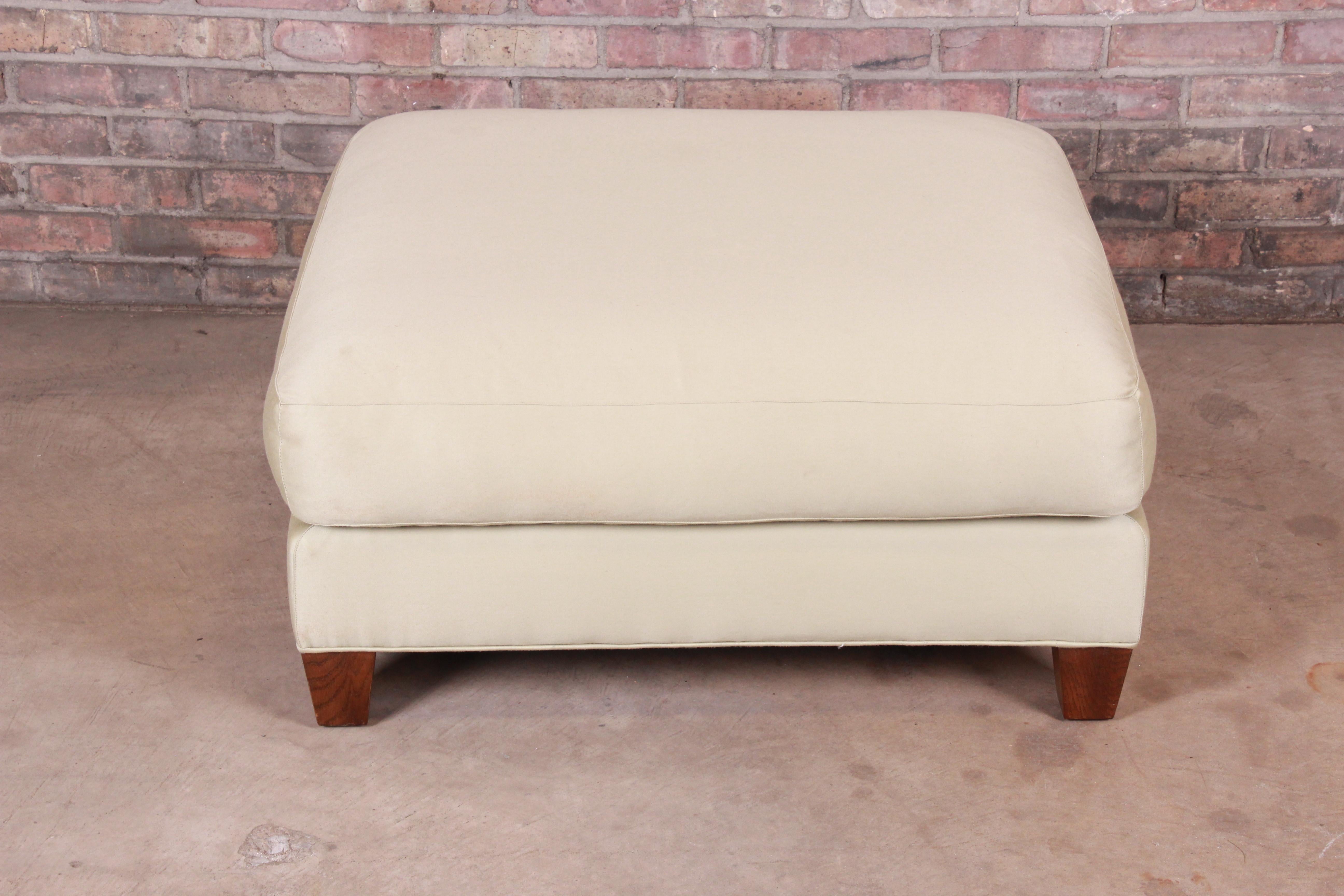 A very nice contemporary ottoman

By Baker Furniture

USA, circa 1990s

Down-filled cushion with tan upholstery and solid oak legs.

Measures: 34