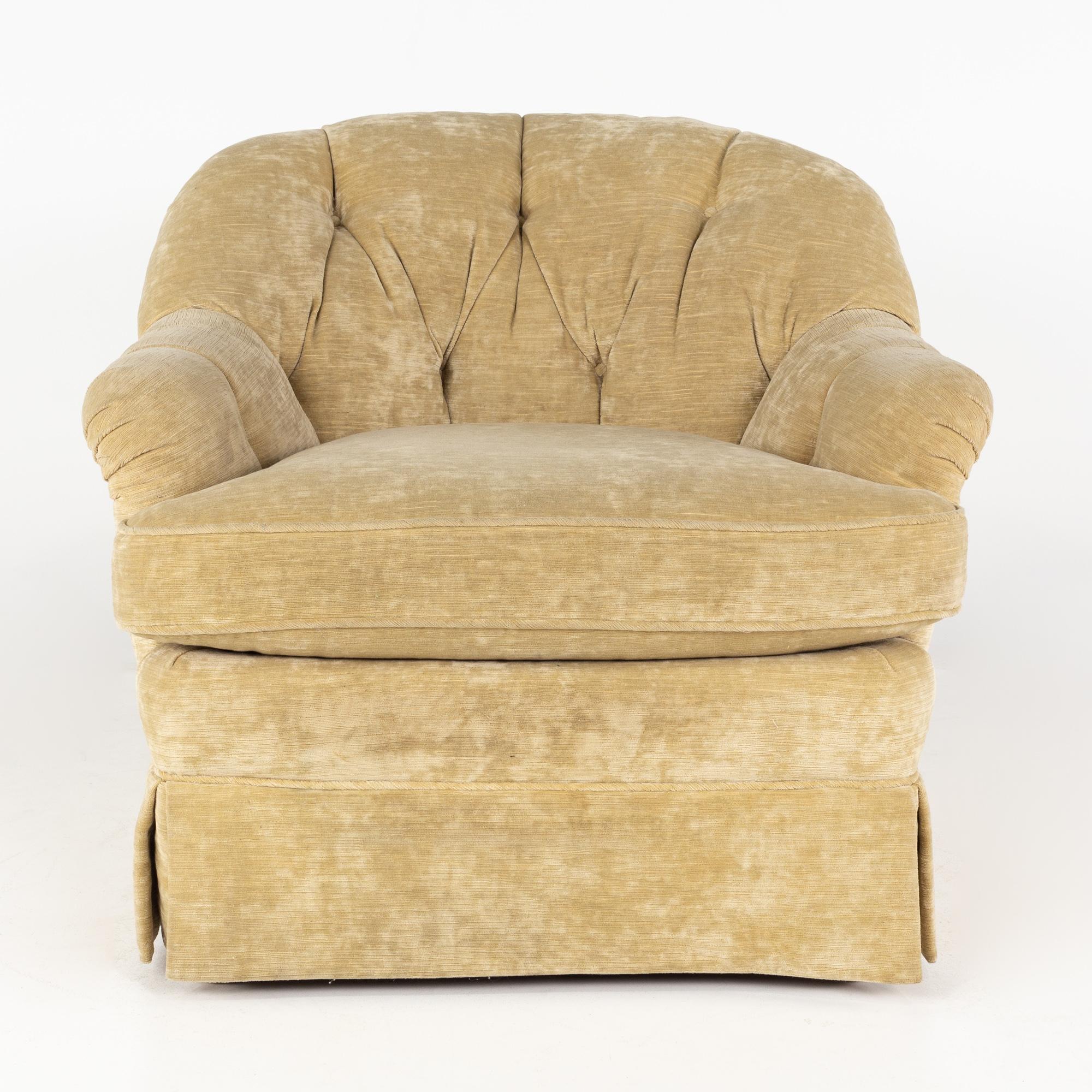 Baker Furniture Contemporary Tufted Pair of Lounge Chairs, Pair In Good Condition In Countryside, IL