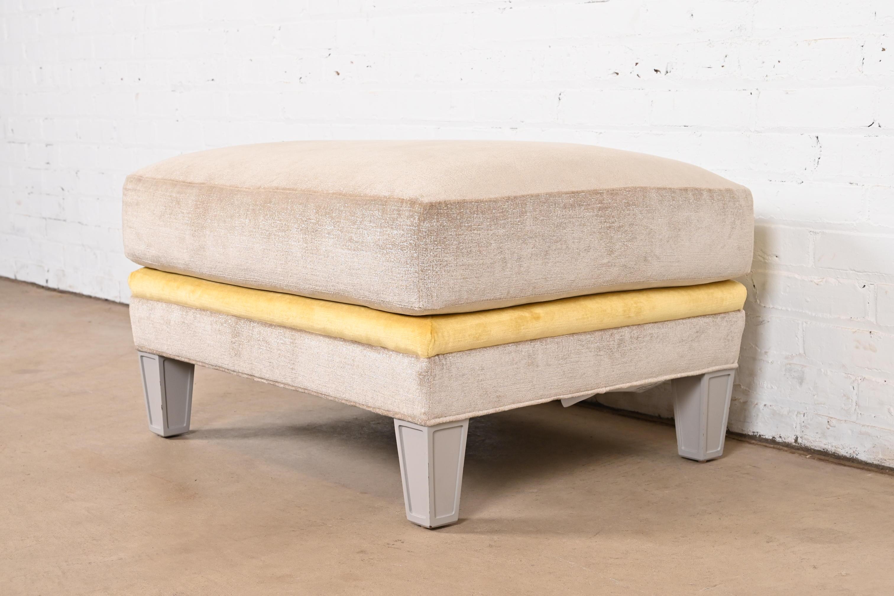 Moderno Ottomano imbottito contemporaneo Baker Furniture in vendita