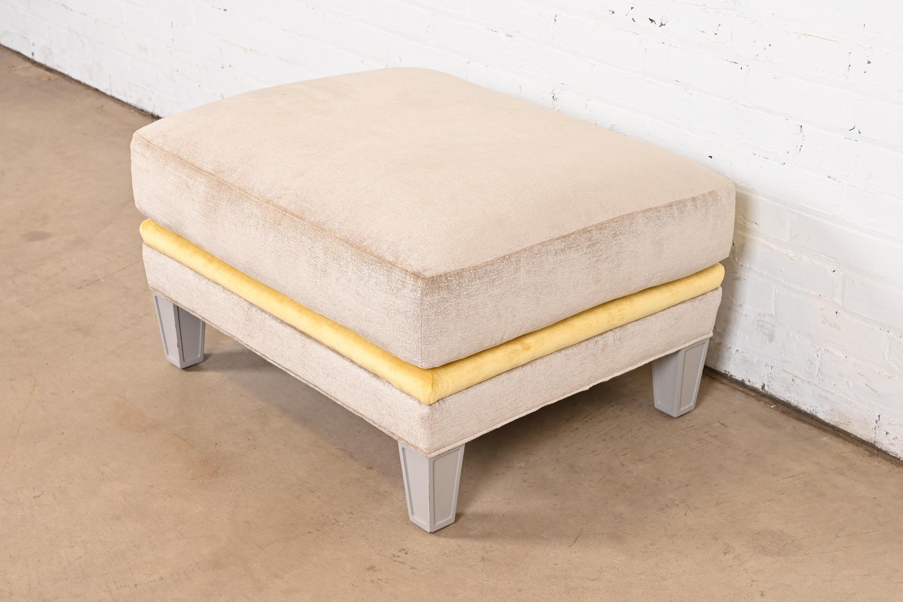 Americano Ottomano imbottito contemporaneo Baker Furniture in vendita