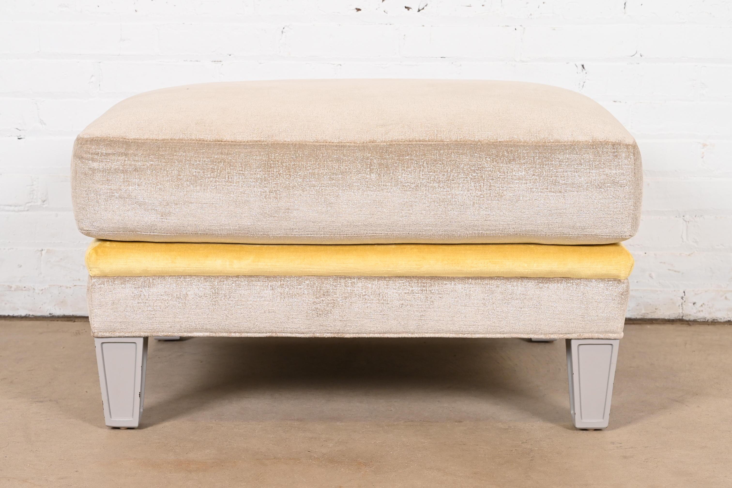 Ottomano imbottito contemporaneo Baker Furniture In condizioni buone in vendita a South Bend, IN