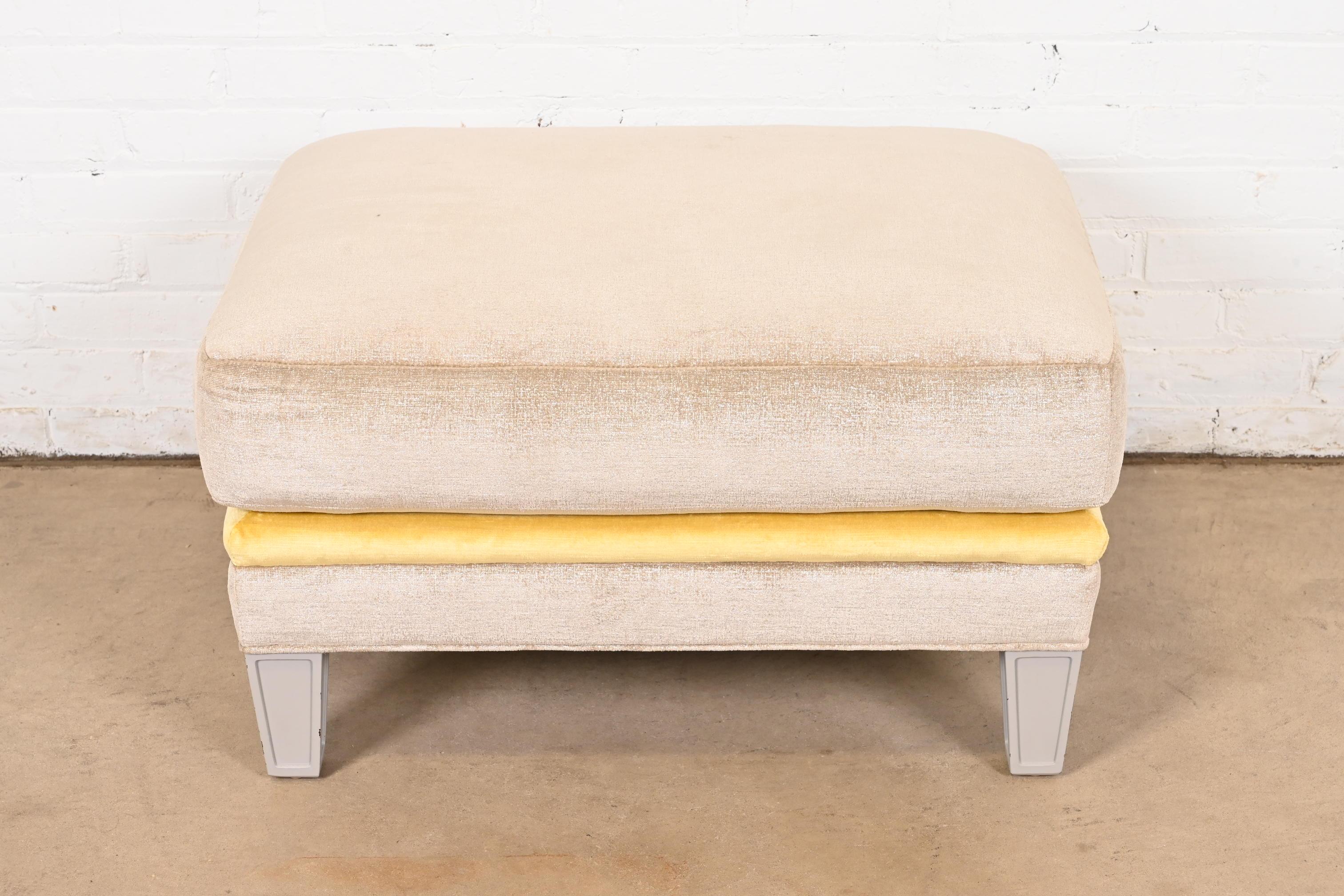 Fine XX secolo Ottomano imbottito contemporaneo Baker Furniture in vendita