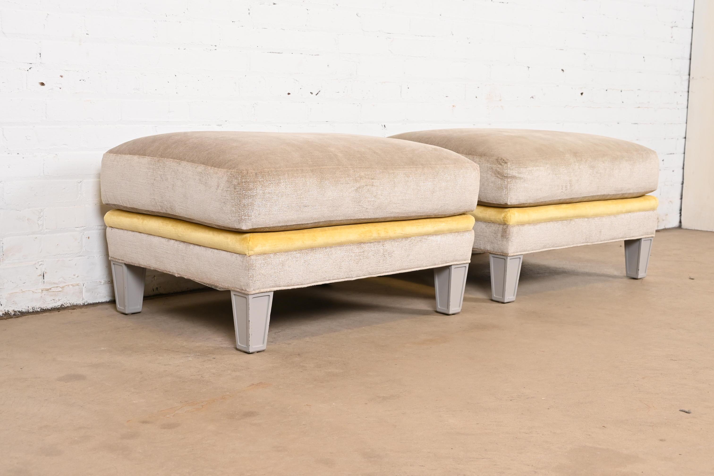 Moderne Pouf contemporain, paire, de Baker Furniture en vente