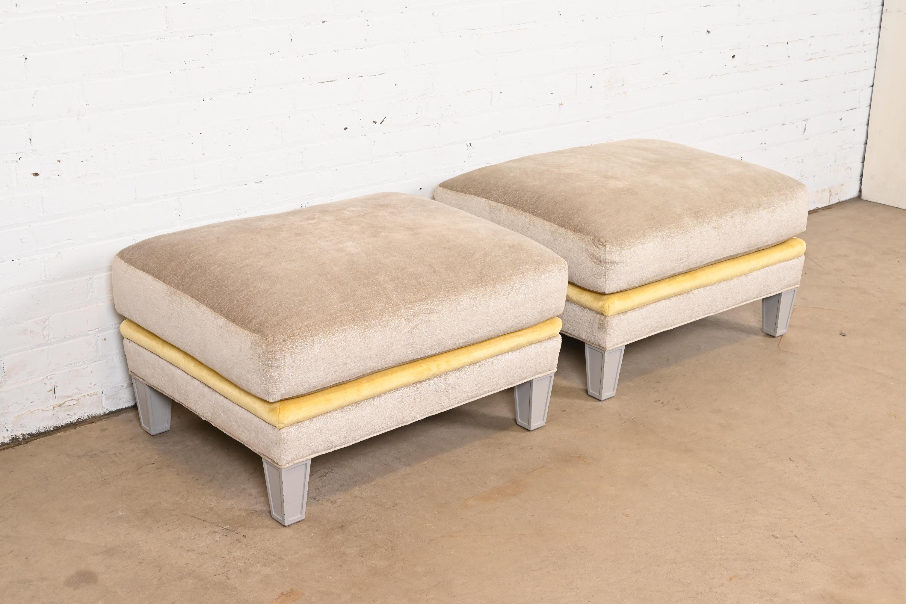 Américain Pouf contemporain, paire, de Baker Furniture en vente