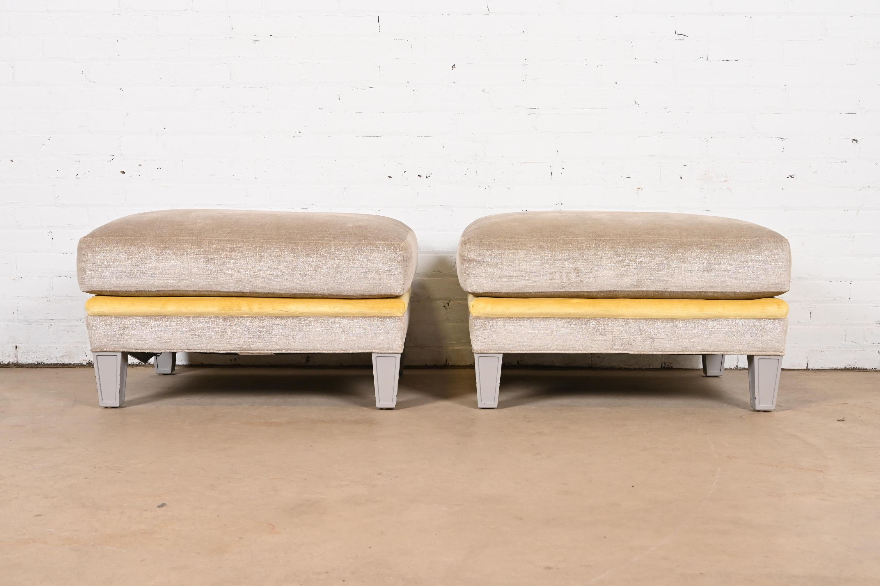 Pouf contemporain, paire, de Baker Furniture Bon état - En vente à South Bend, IN