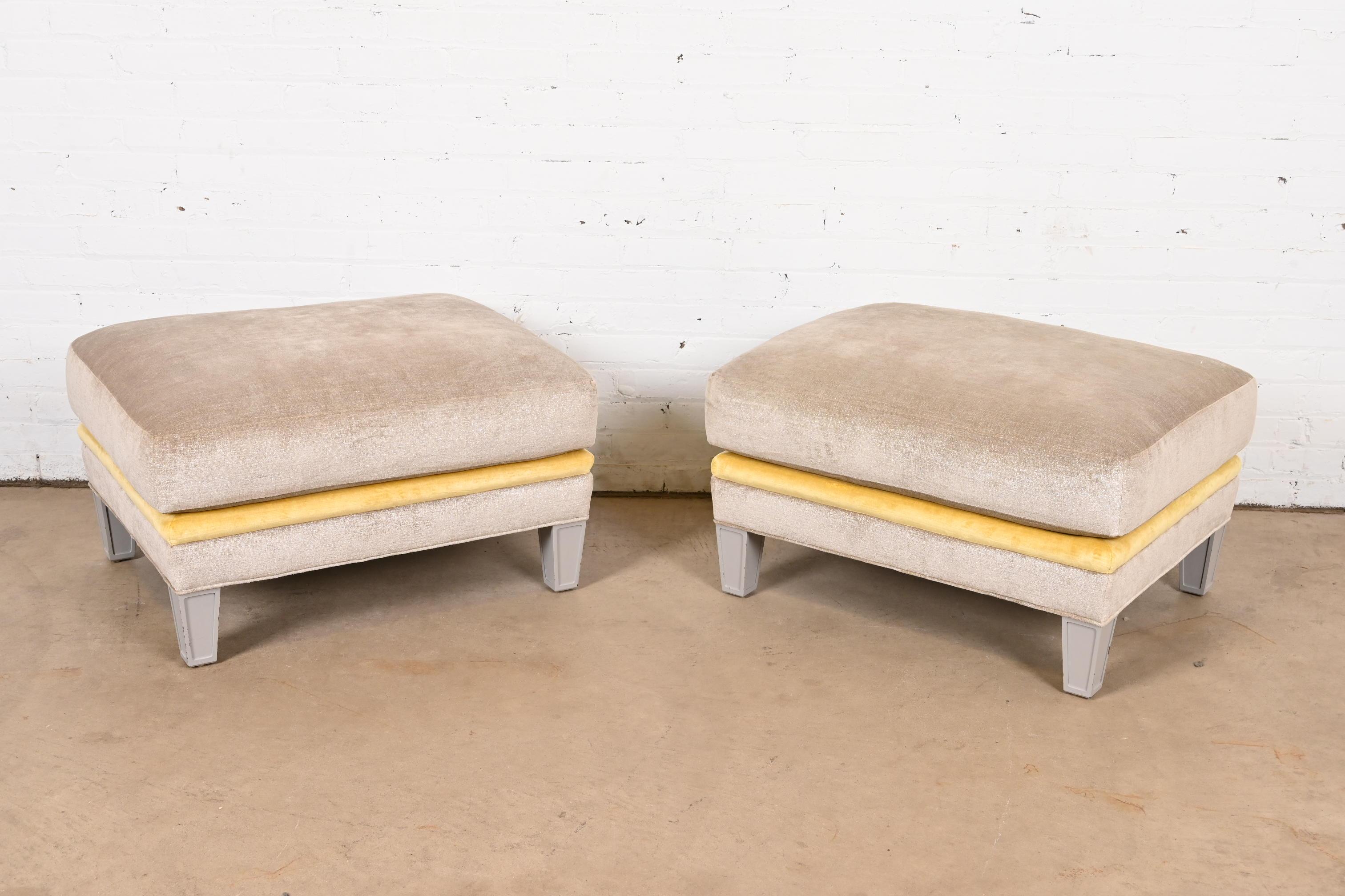 Pouf contemporain, paire, de Baker Furniture en vente 1