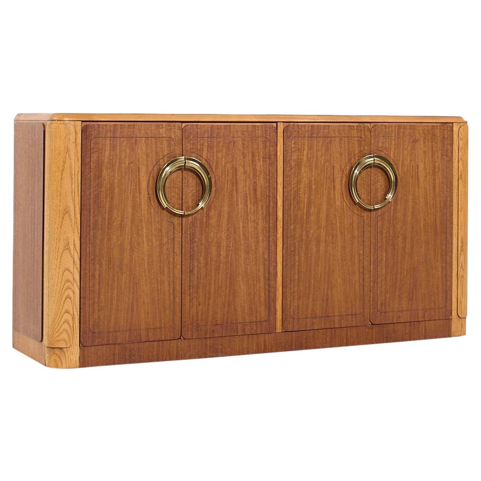 Meubles Baker Crédence en noyer et laiton de style néo-déco en vente