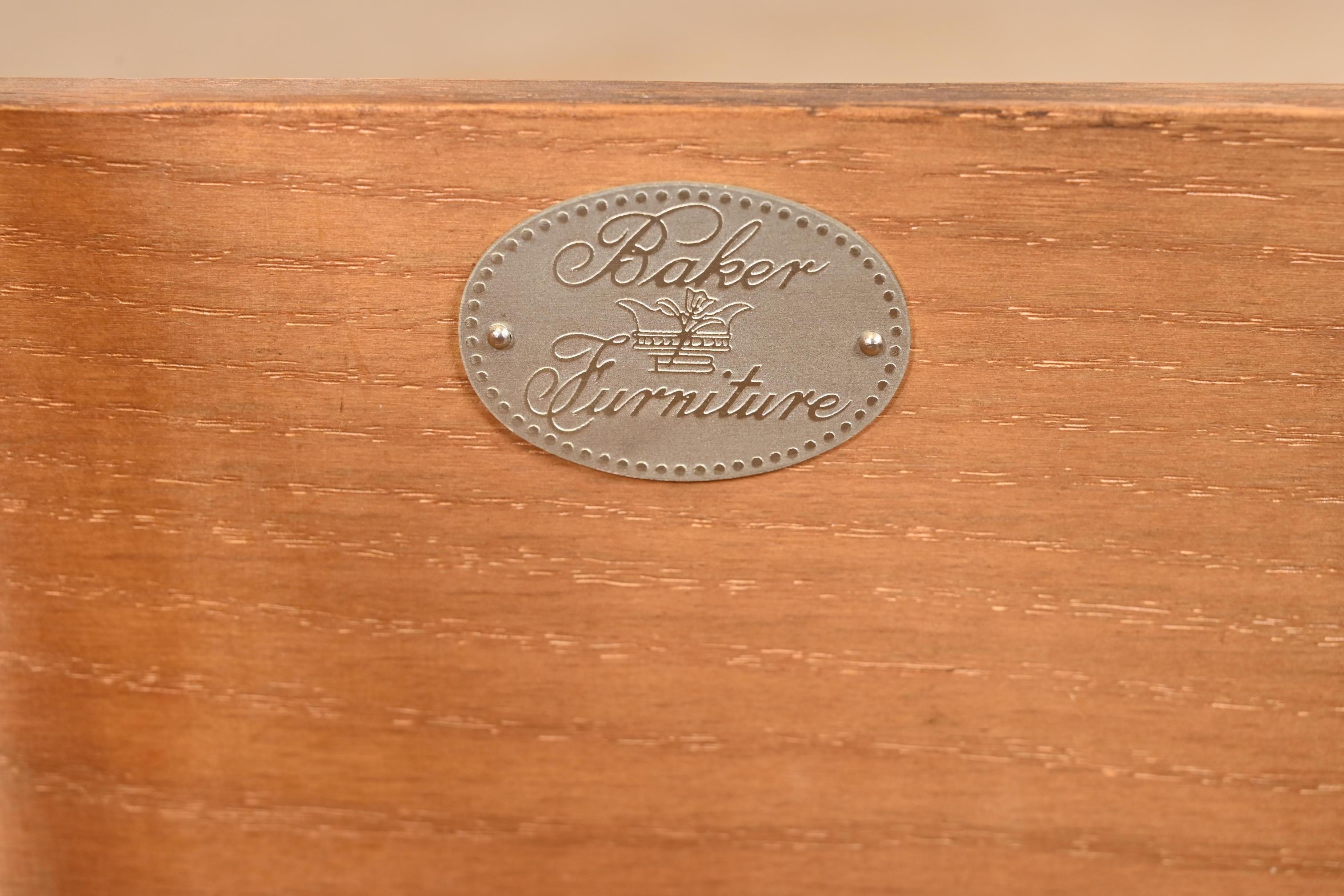 Baker Furniture Dutch Louis XV Burled Walnut Bombay Chest or Commode en vente 7