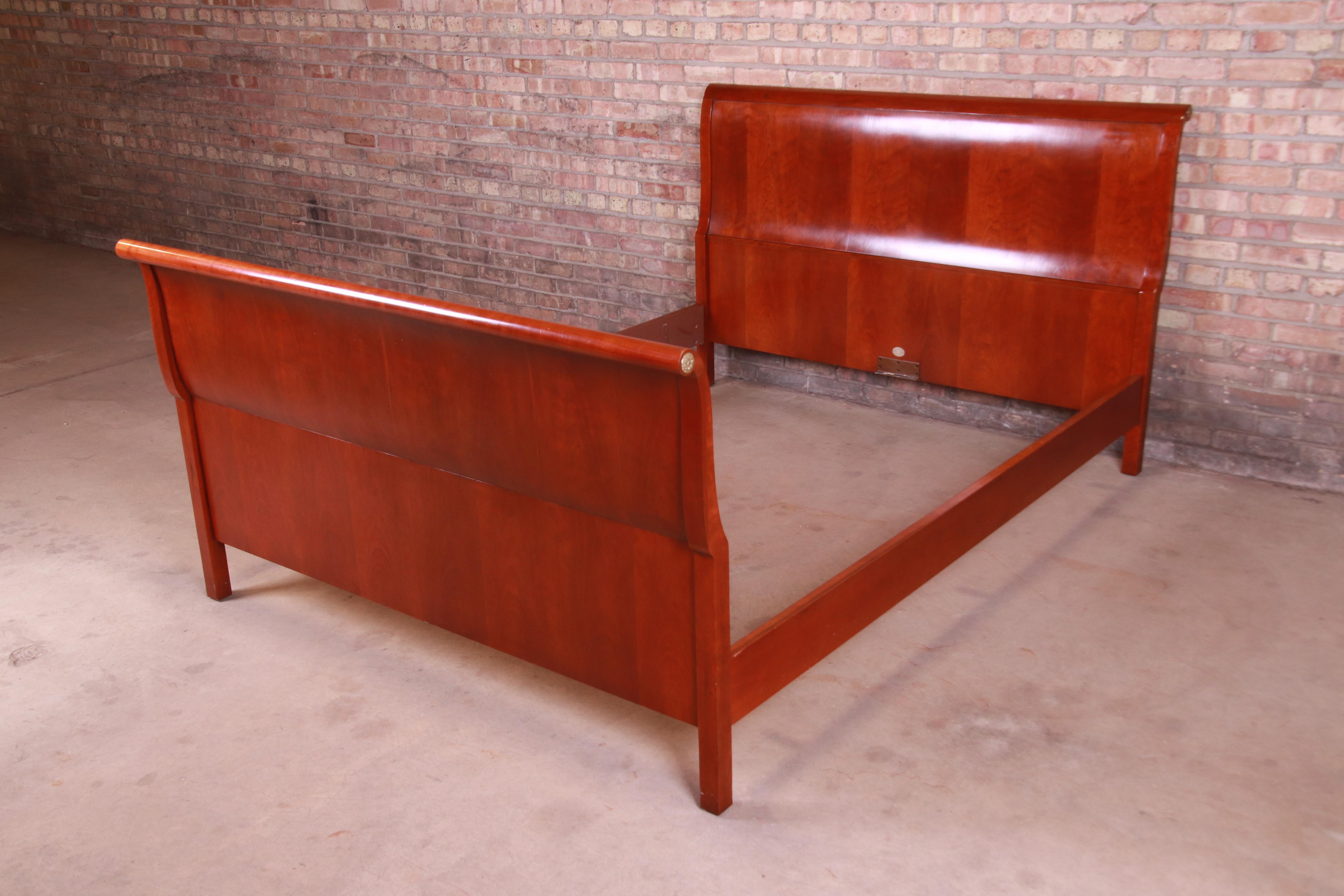 A gorgeous Empire or Neoclassical style cherrywood queen size sleigh bed.

By Baker Furniture

USA, circa 1980s

Measures: 63.5