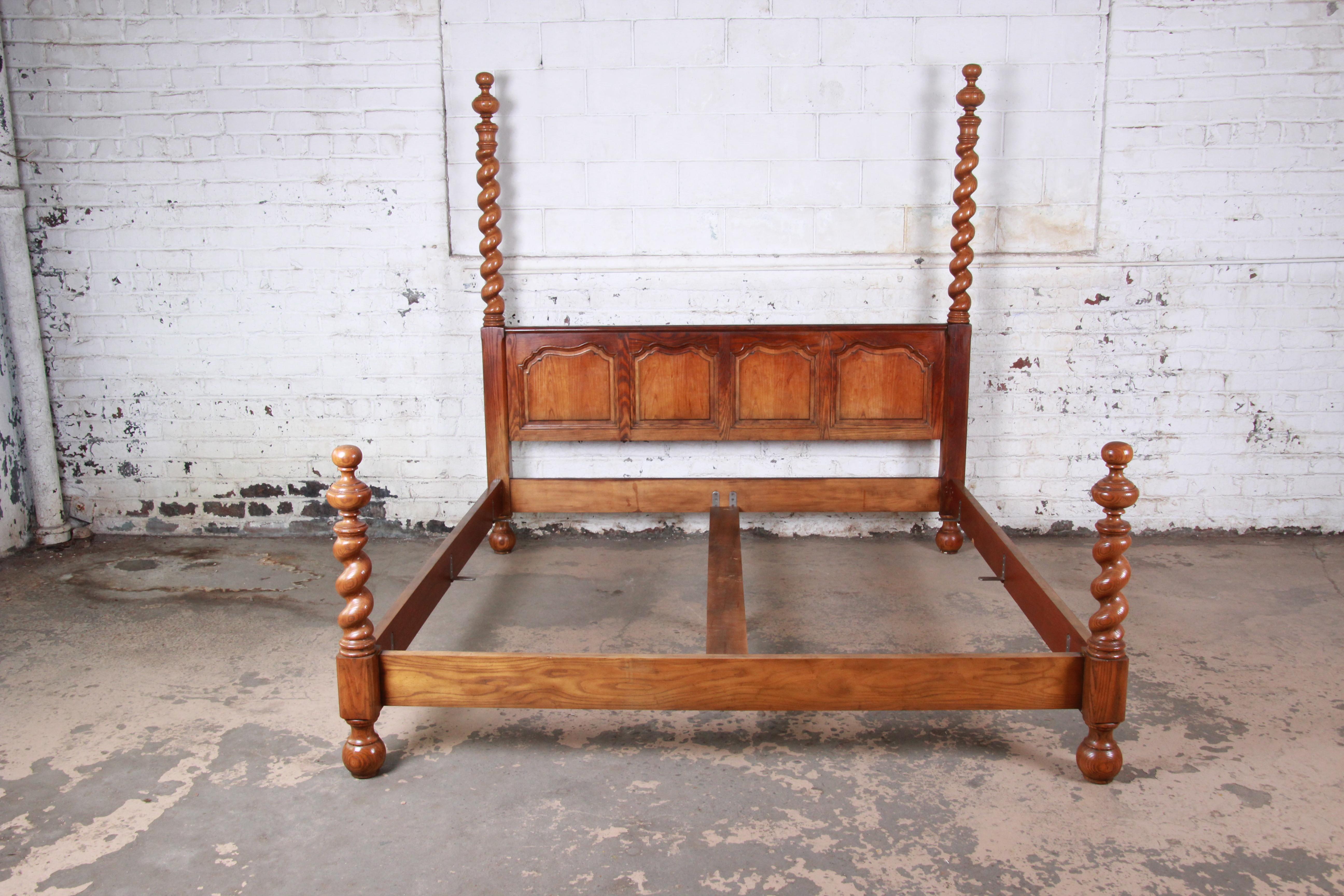 A gorgeous solid oak English barley twist king size four post bed frame

By Baker Furniture

USA, circa 1960s

Measures: 84